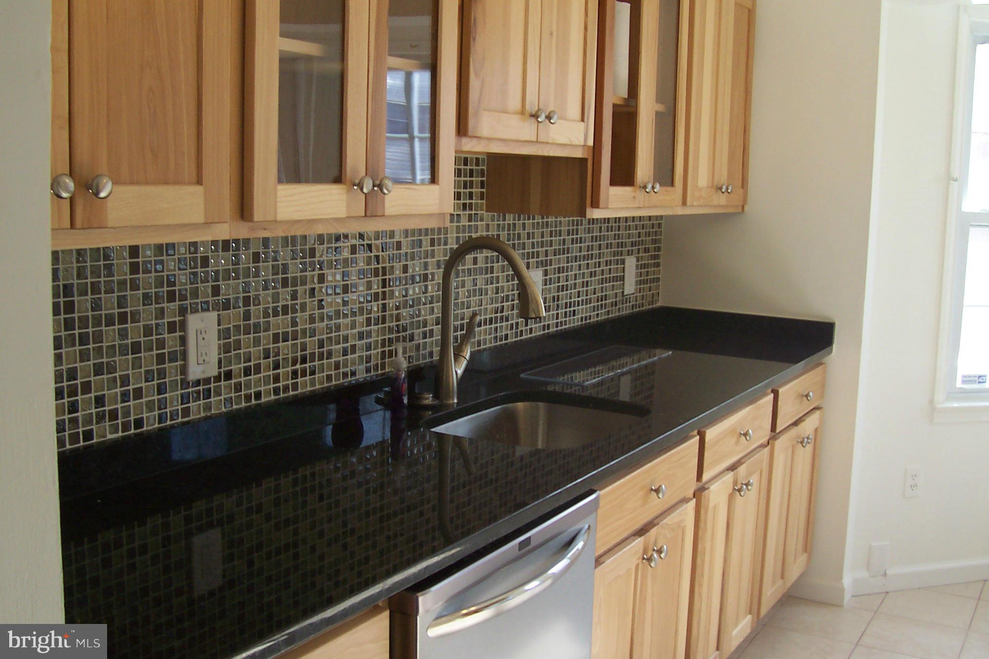 WILLIAMSBURG SQUARE - Residential Lease