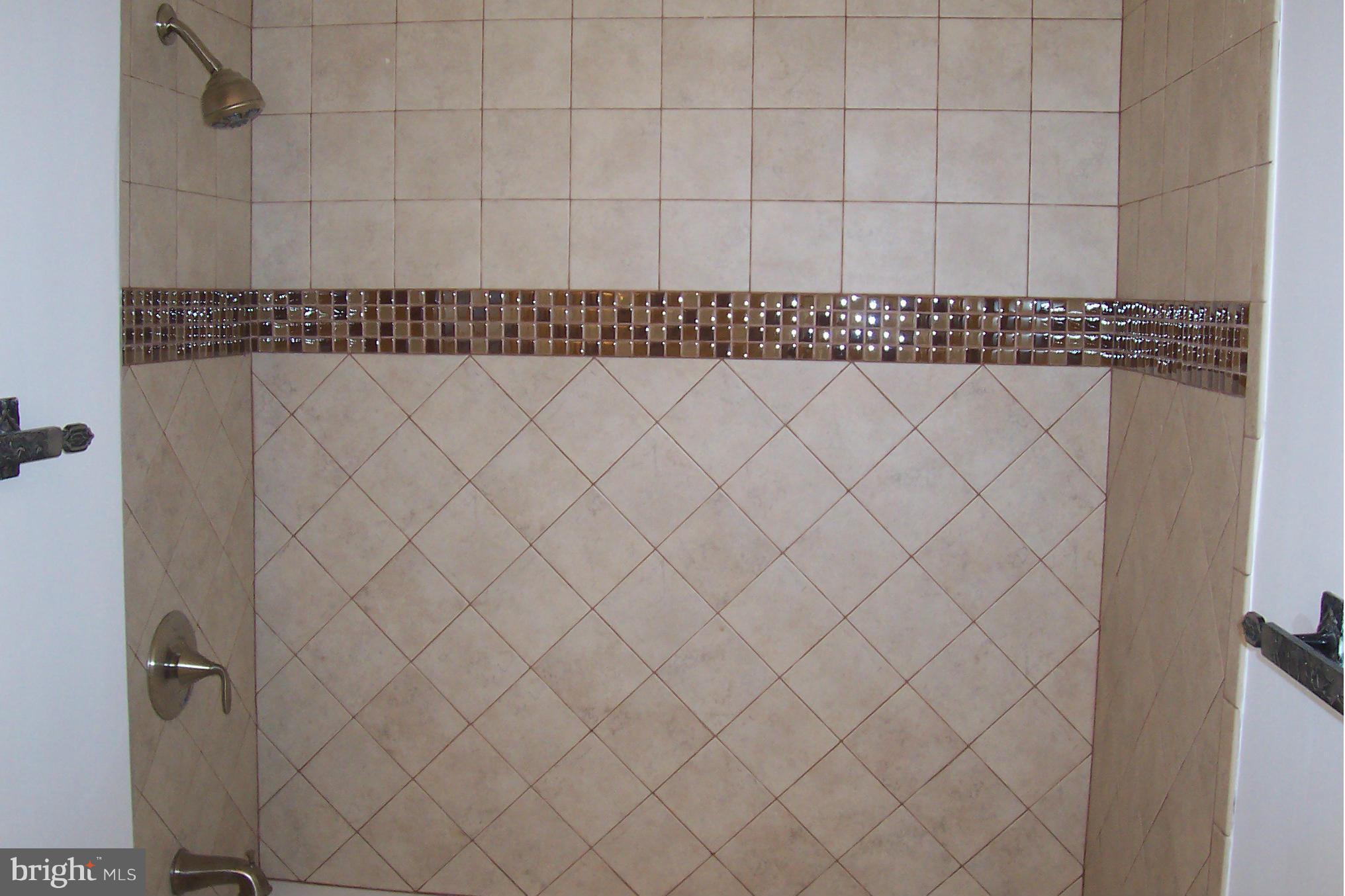 WILLIAMSBURG SQUARE - Residential Lease