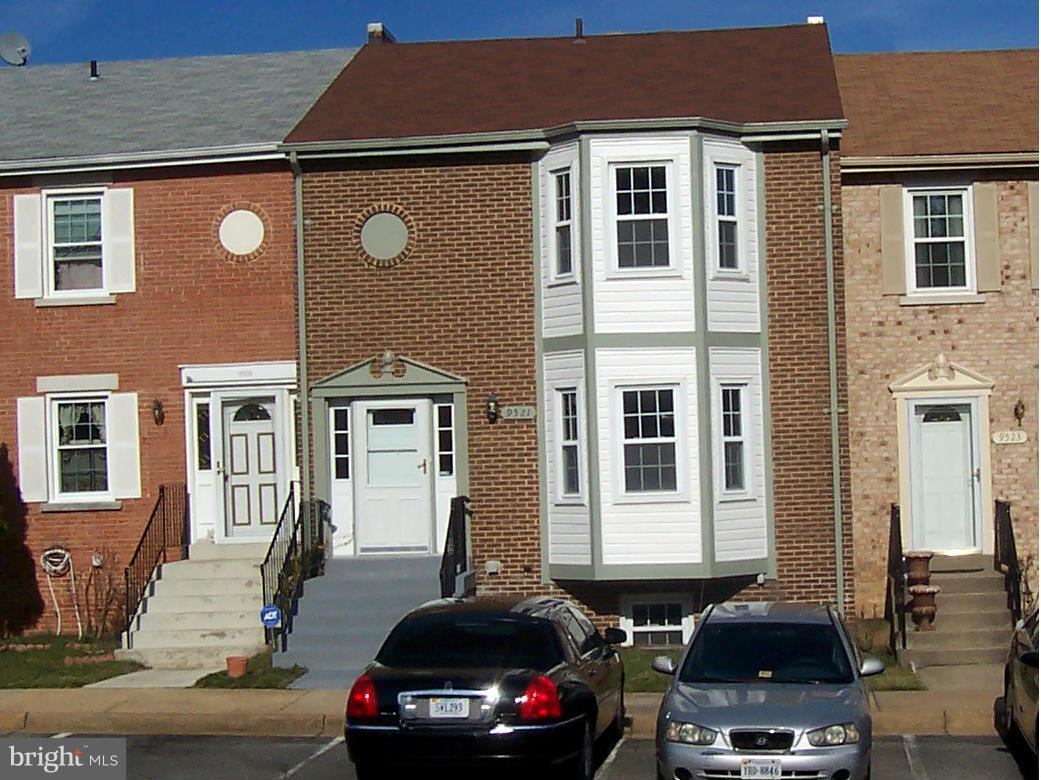 WILLIAMSBURG SQUARE - Residential Lease