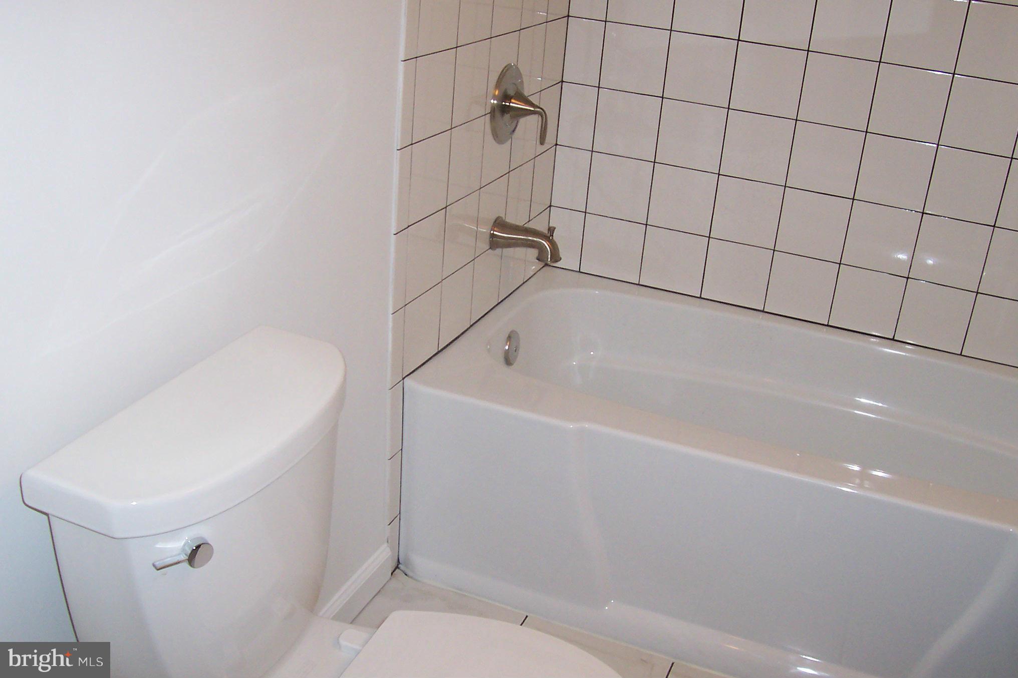 WILLIAMSBURG SQUARE - Residential Lease