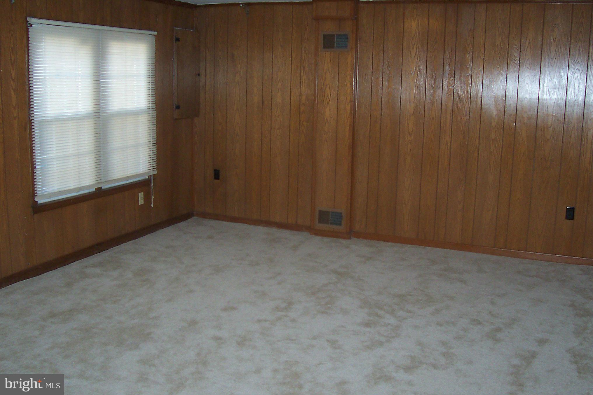 WILLIAMSBURG SQUARE - Residential Lease