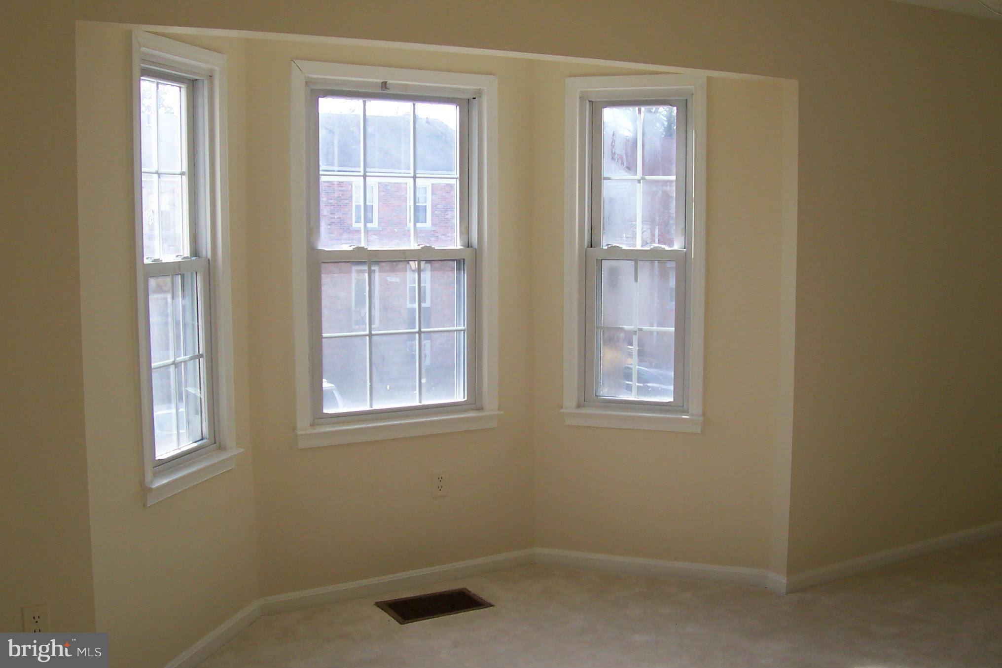 WILLIAMSBURG SQUARE - Residential Lease