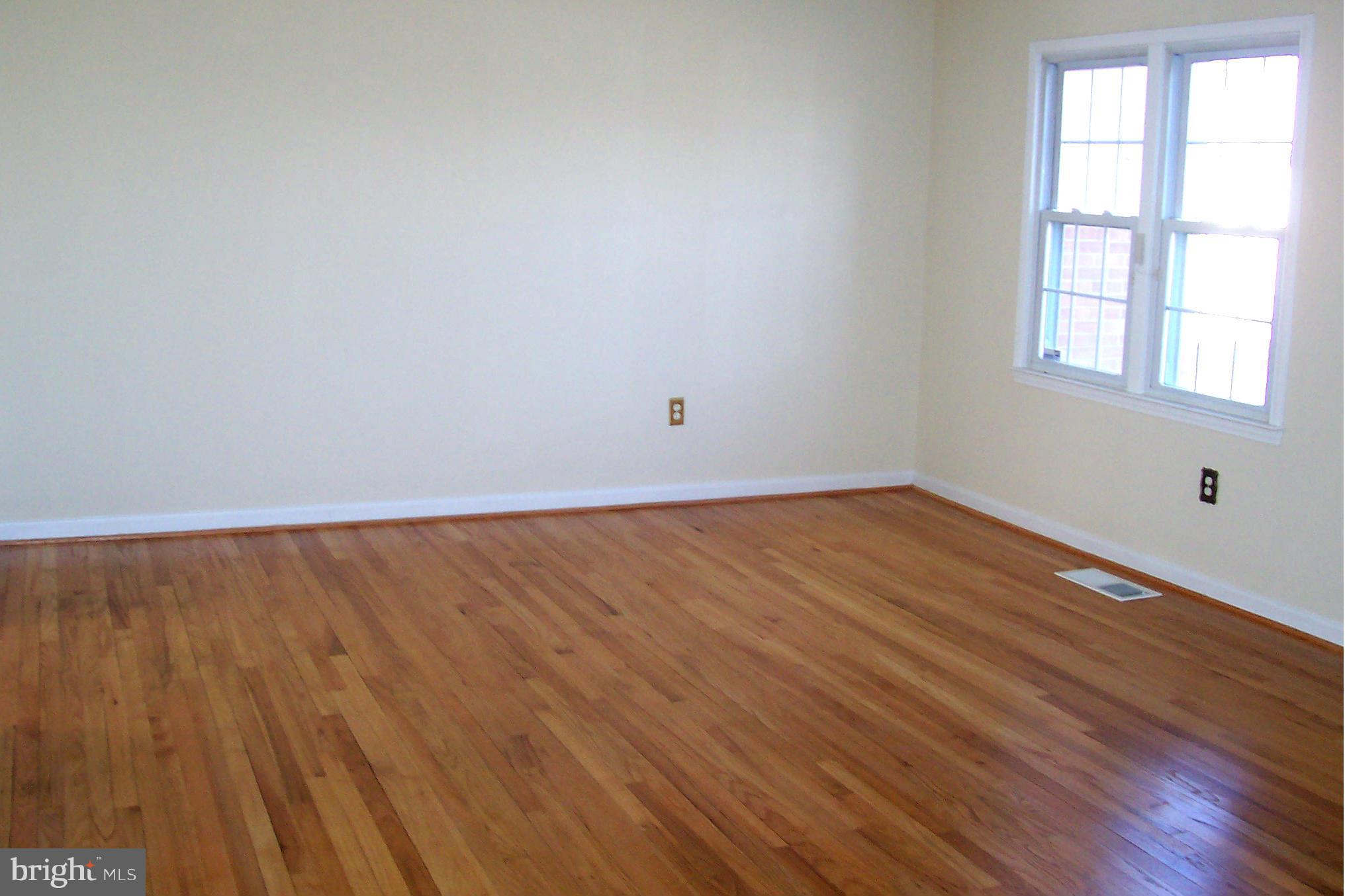 WILLIAMSBURG SQUARE - Residential Lease