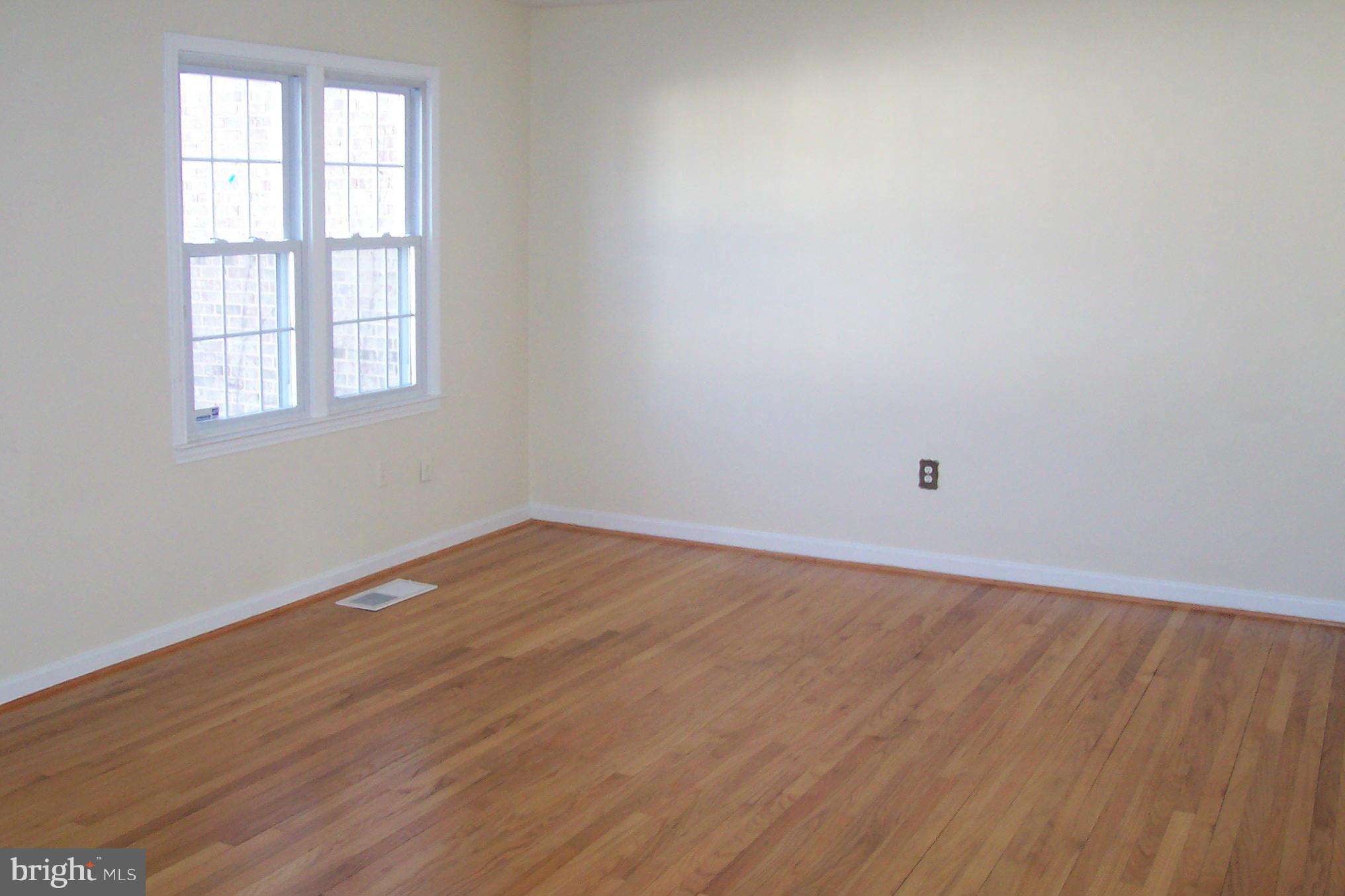 WILLIAMSBURG SQUARE - Residential Lease