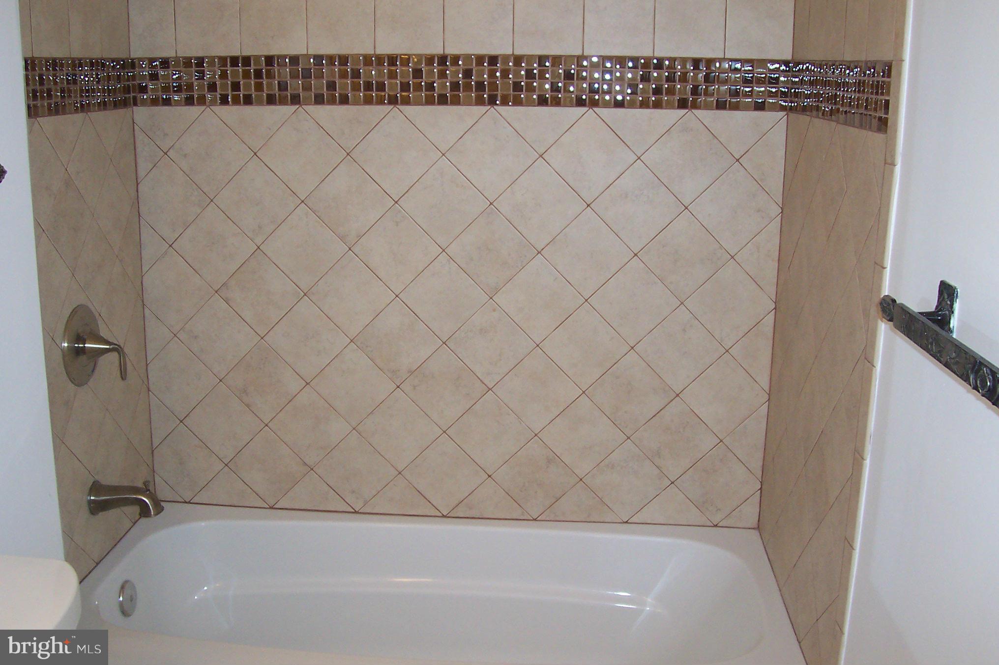 WILLIAMSBURG SQUARE - Residential Lease