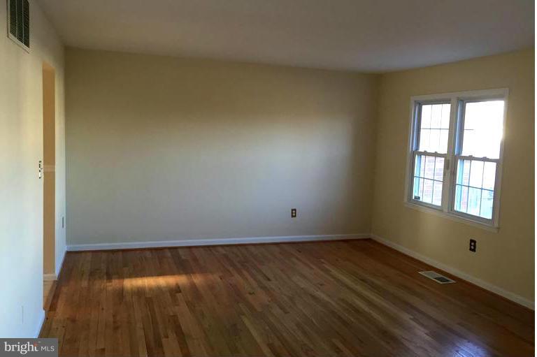 WILLIAMSBURG SQUARE - Residential Lease