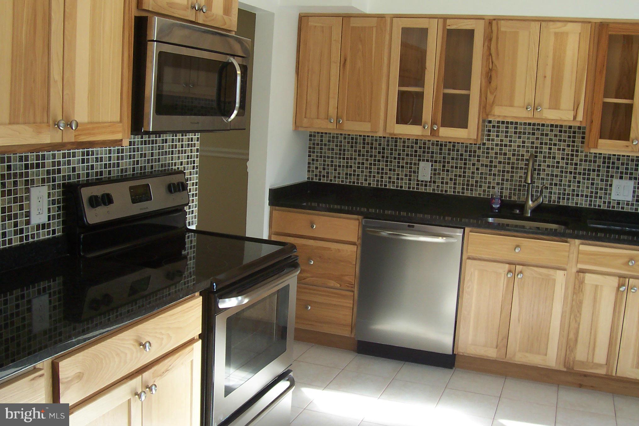 WILLIAMSBURG SQUARE - Residential Lease