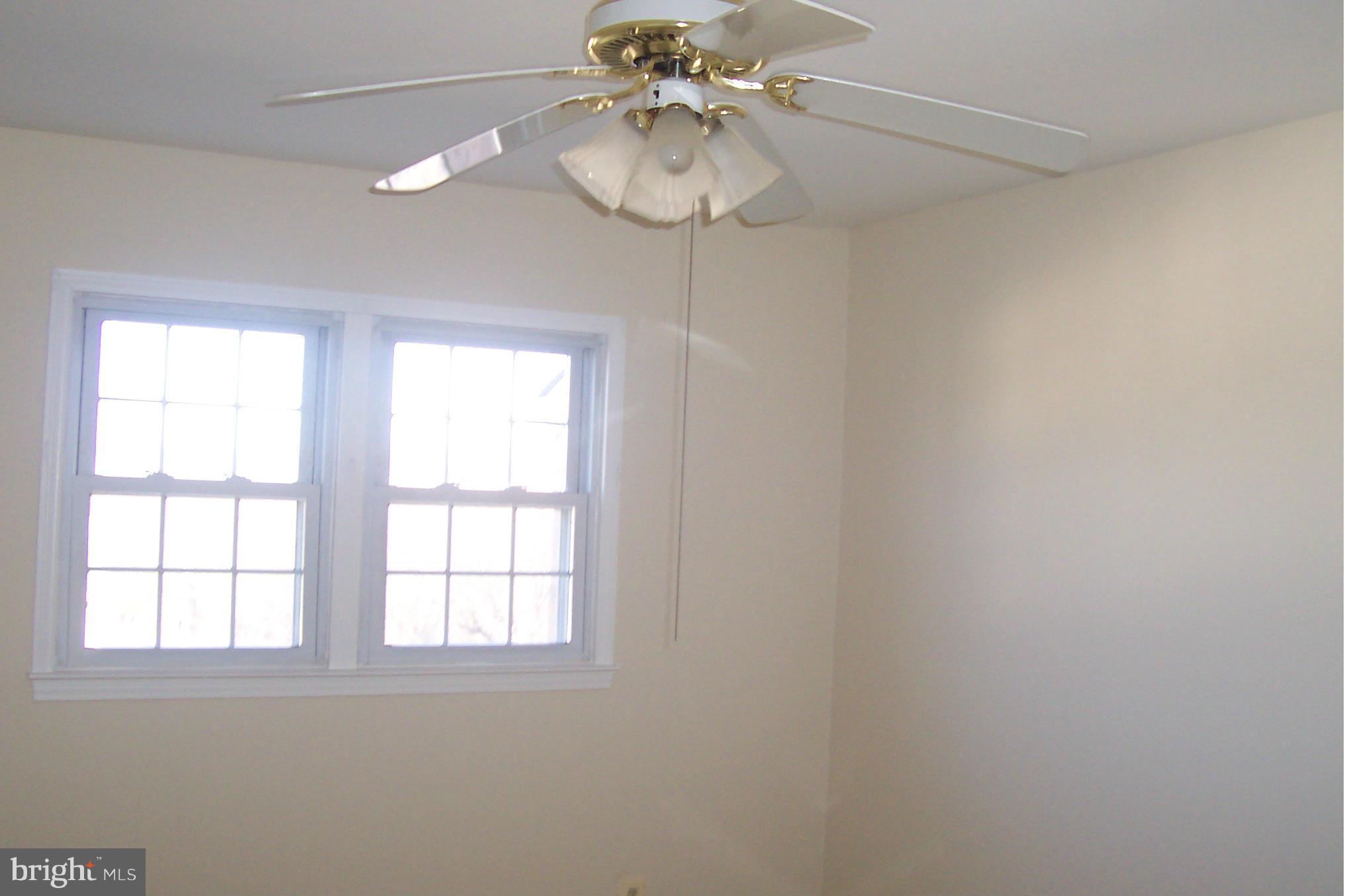 WILLIAMSBURG SQUARE - Residential Lease