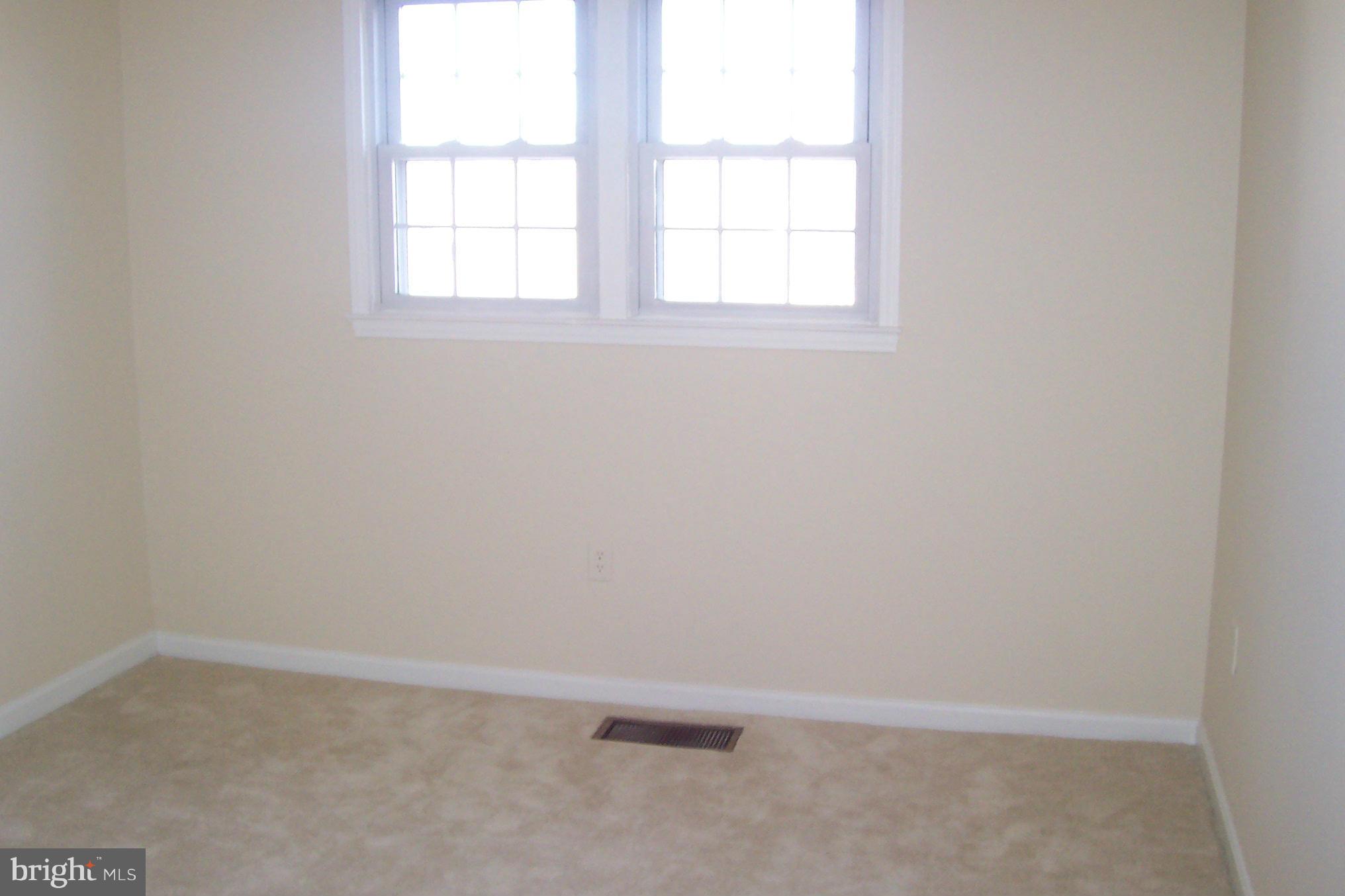 WILLIAMSBURG SQUARE - Residential Lease