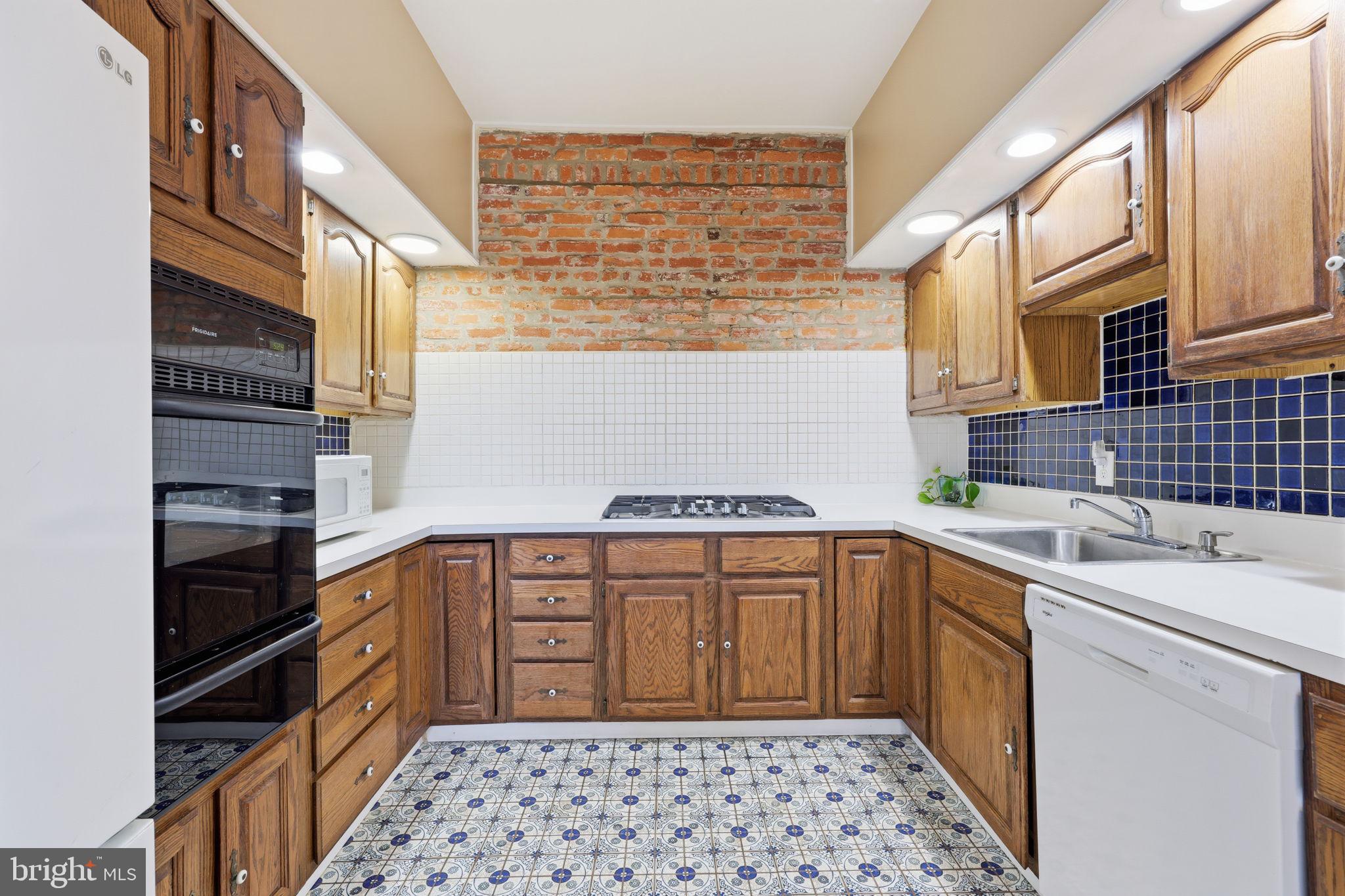 JENKINTOWN - Residential