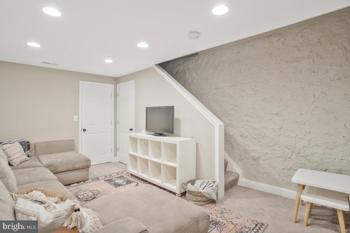 HAMPDEN HISTORIC DISTRICT - Residential