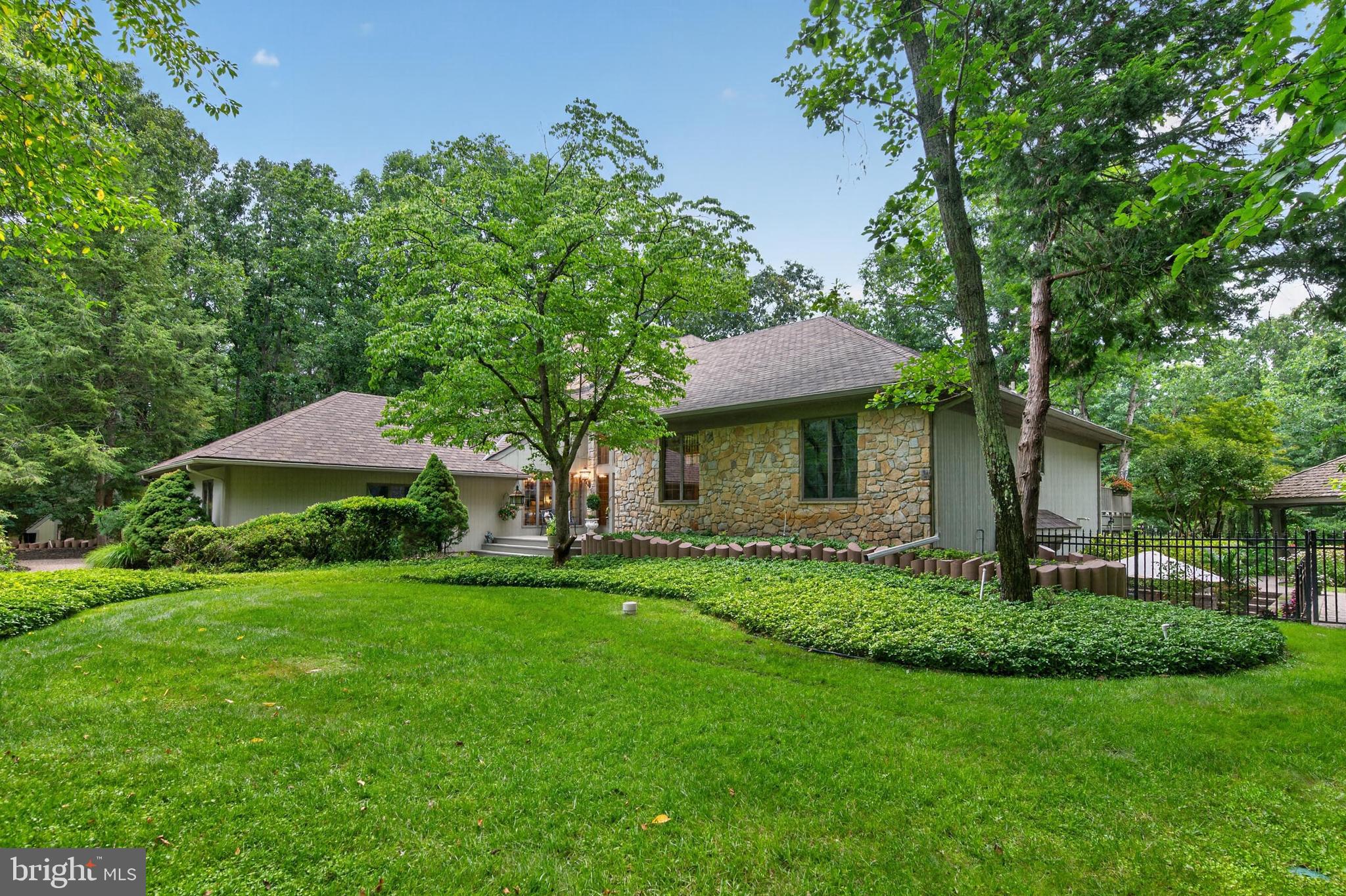 8 PINECREST DRIVE