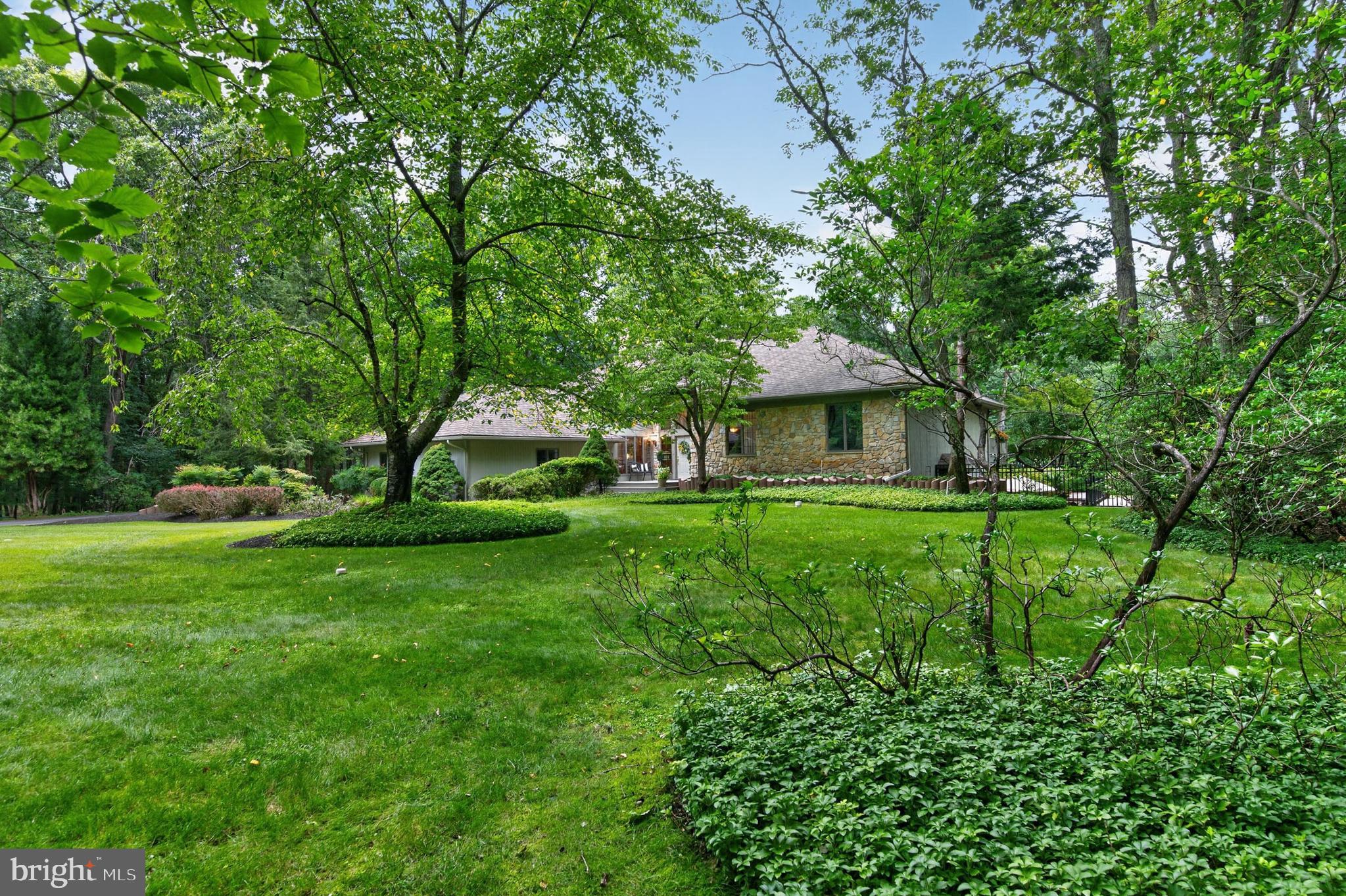 8 PINECREST DRIVE