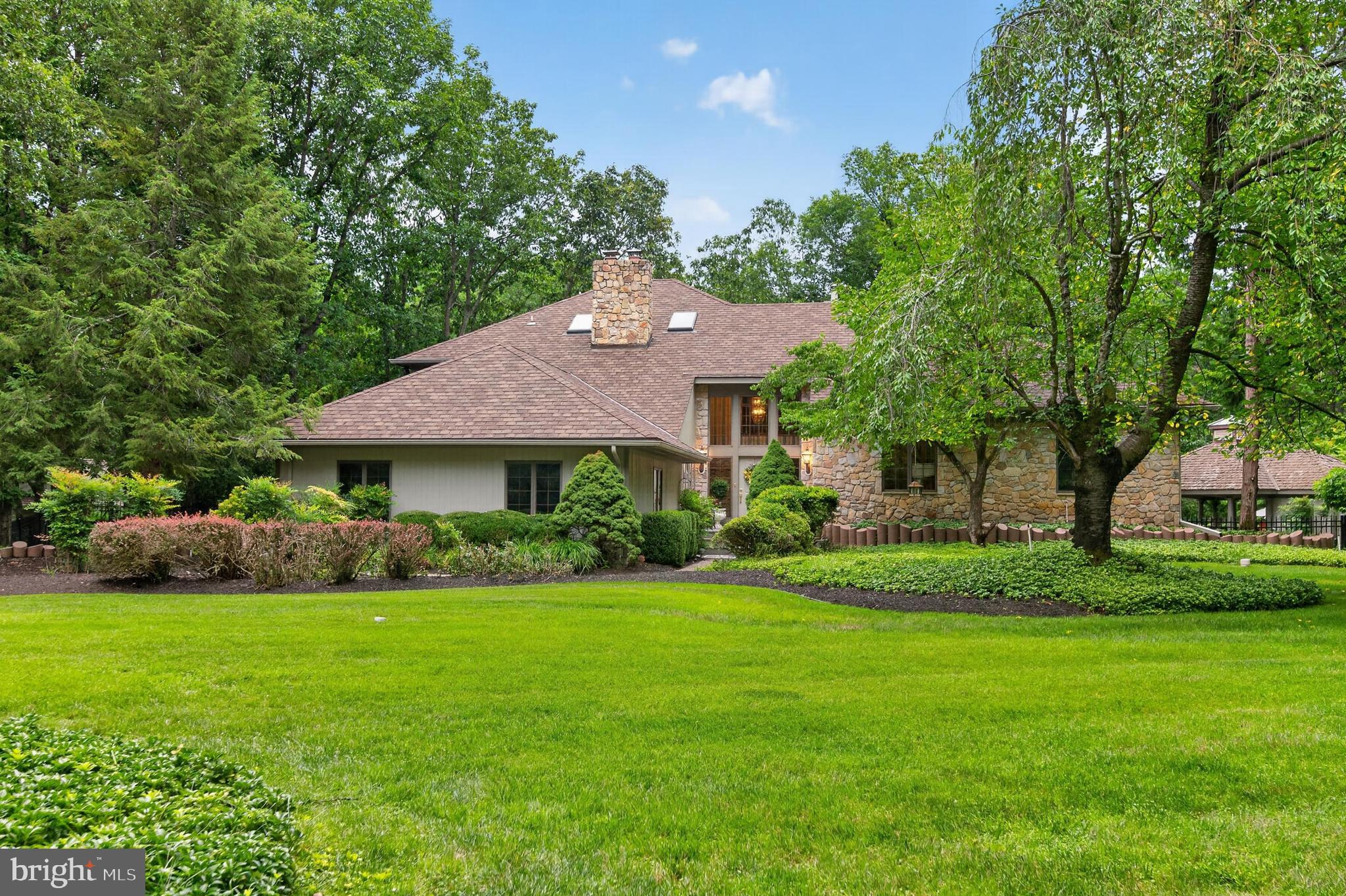 8 PINECREST DRIVE