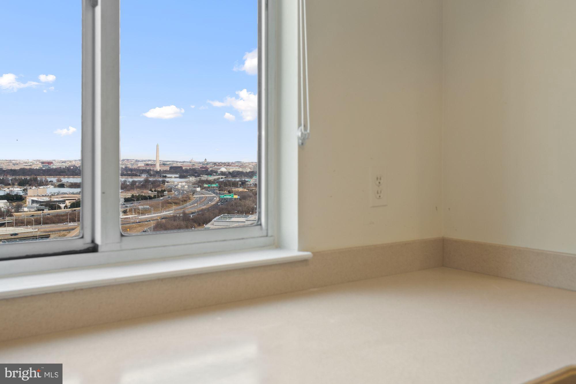 CRYSTAL CITY - Residential Lease