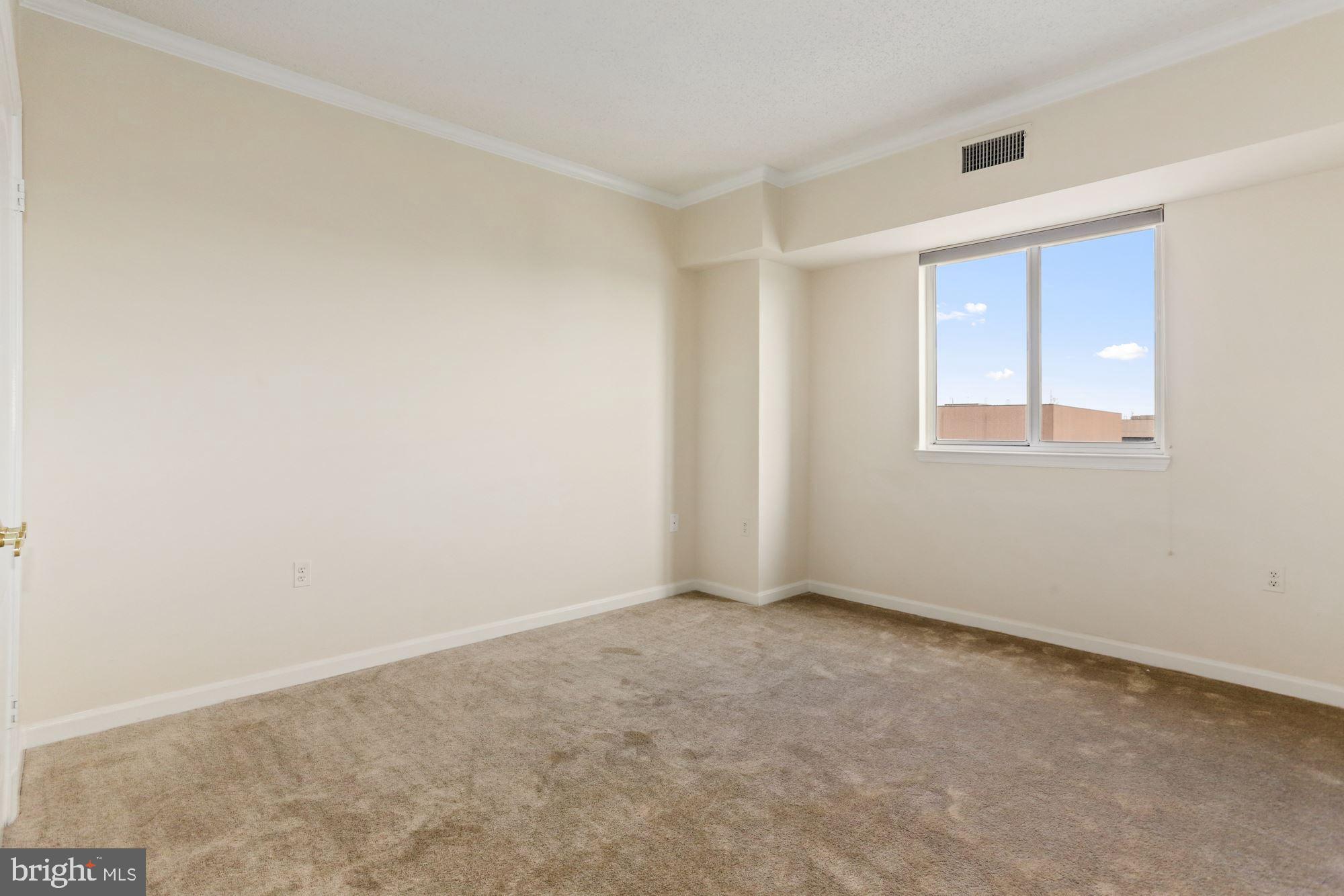 CRYSTAL CITY - Residential Lease