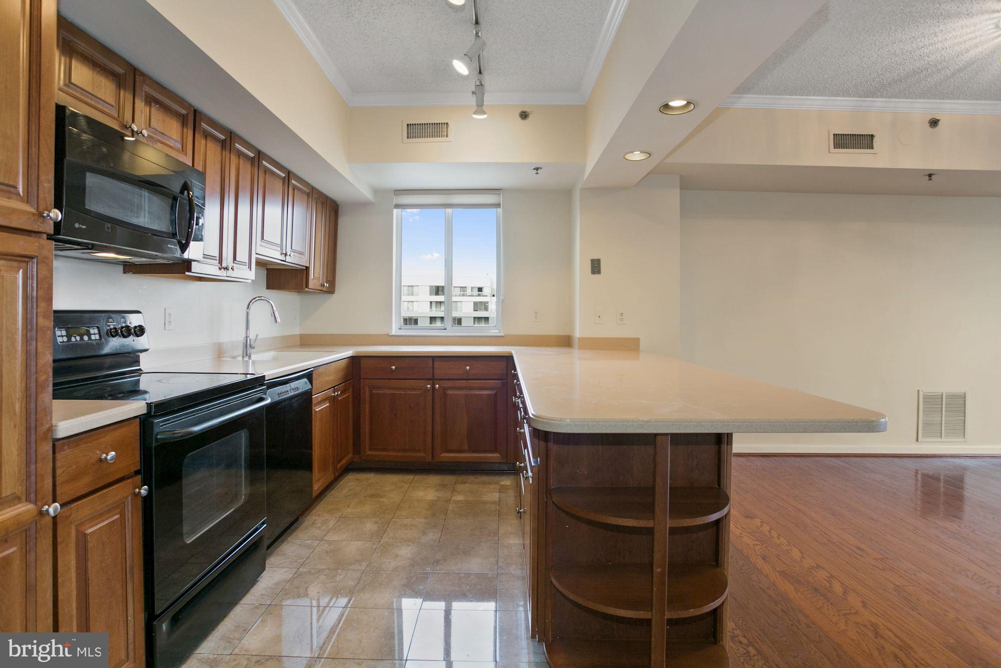 CRYSTAL CITY - Residential Lease