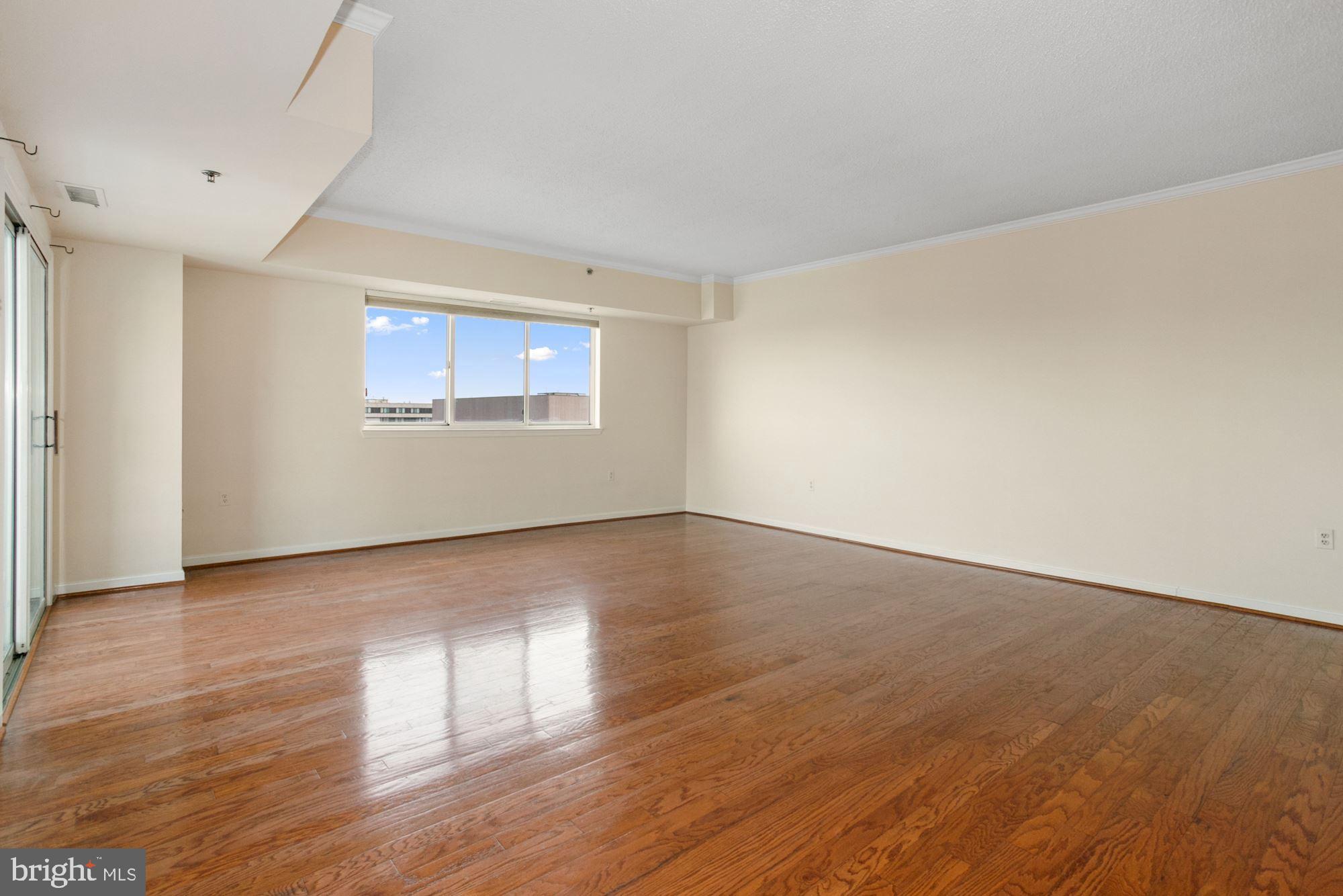 CRYSTAL CITY - Residential Lease