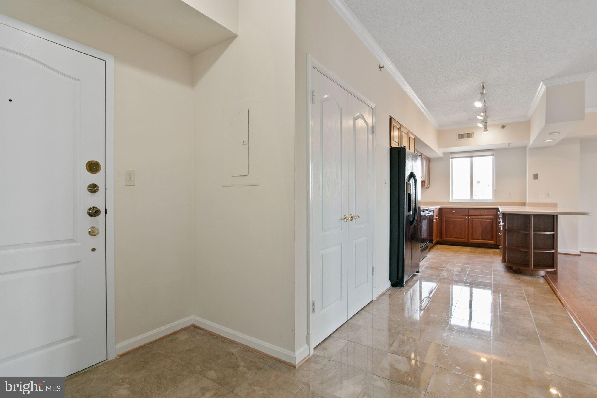 CRYSTAL CITY - Residential Lease