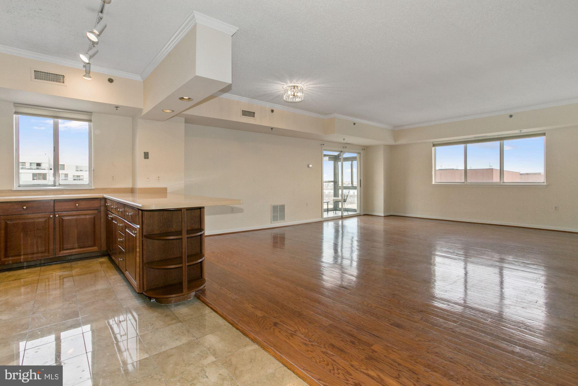 CRYSTAL CITY - Residential Lease