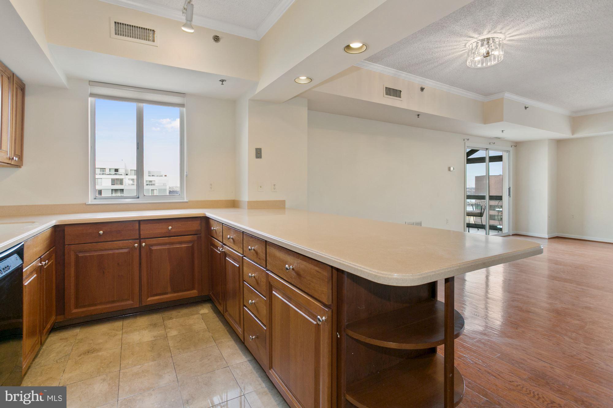 CRYSTAL CITY - Residential Lease