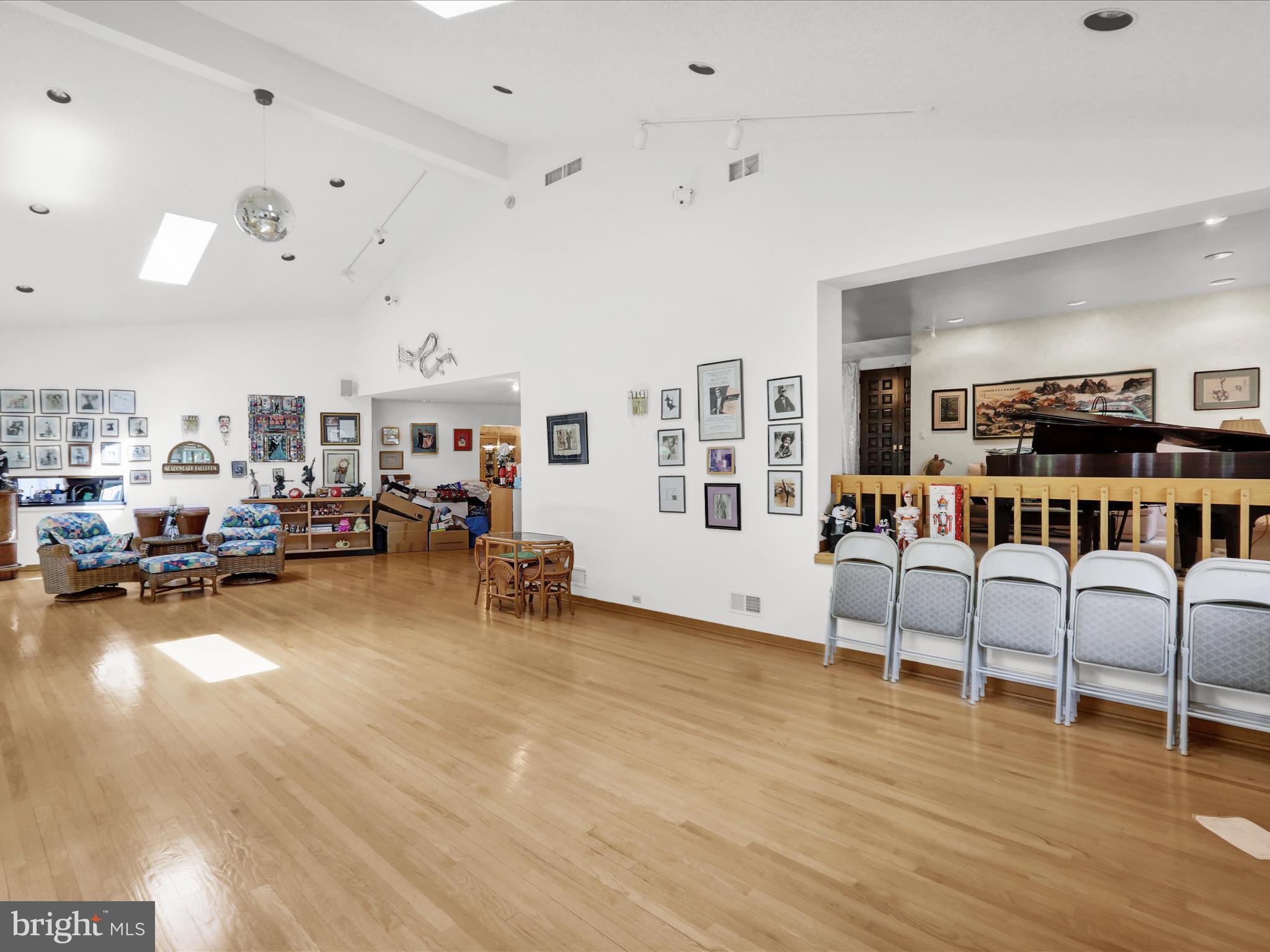 BIRDLAND - Residential