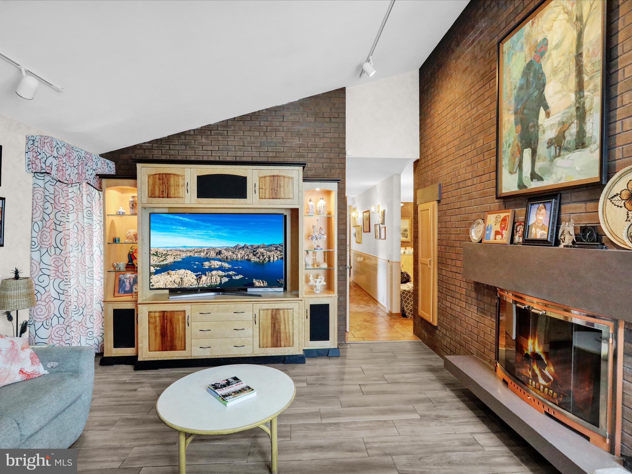 BIRDLAND - Residential