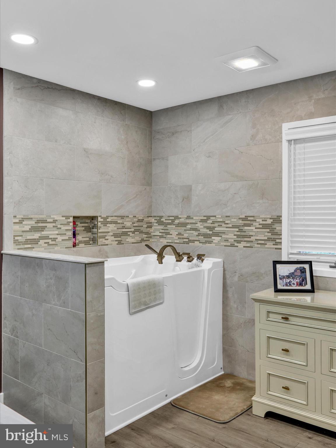 BIRDLAND - Residential