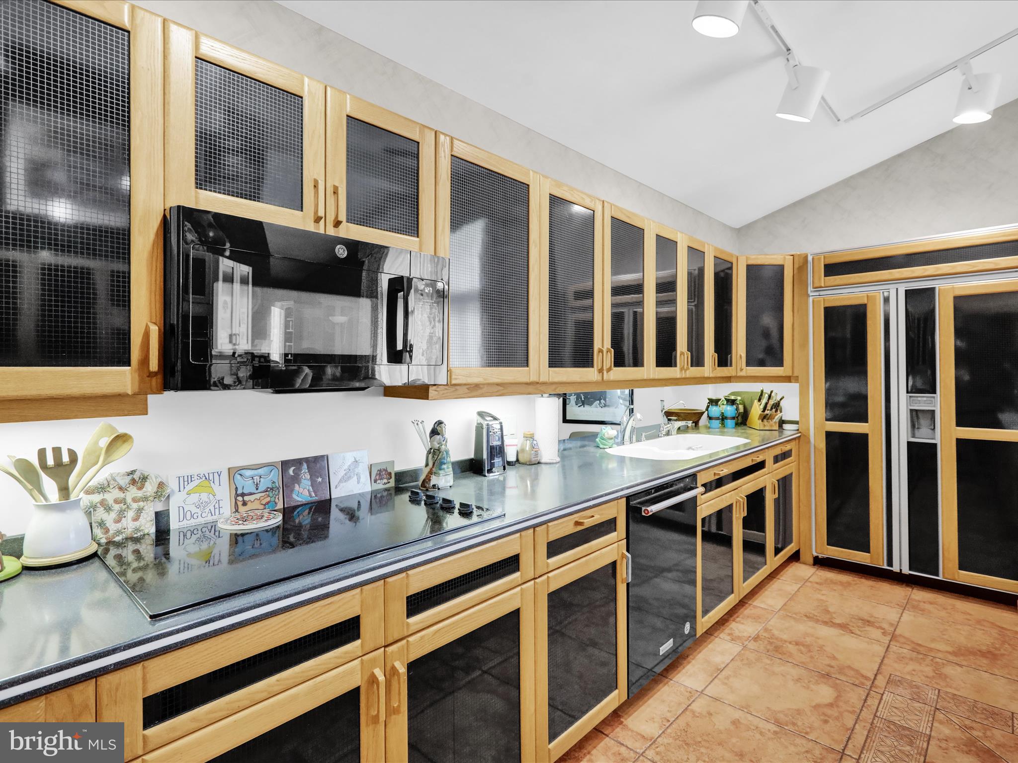 BIRDLAND - Residential