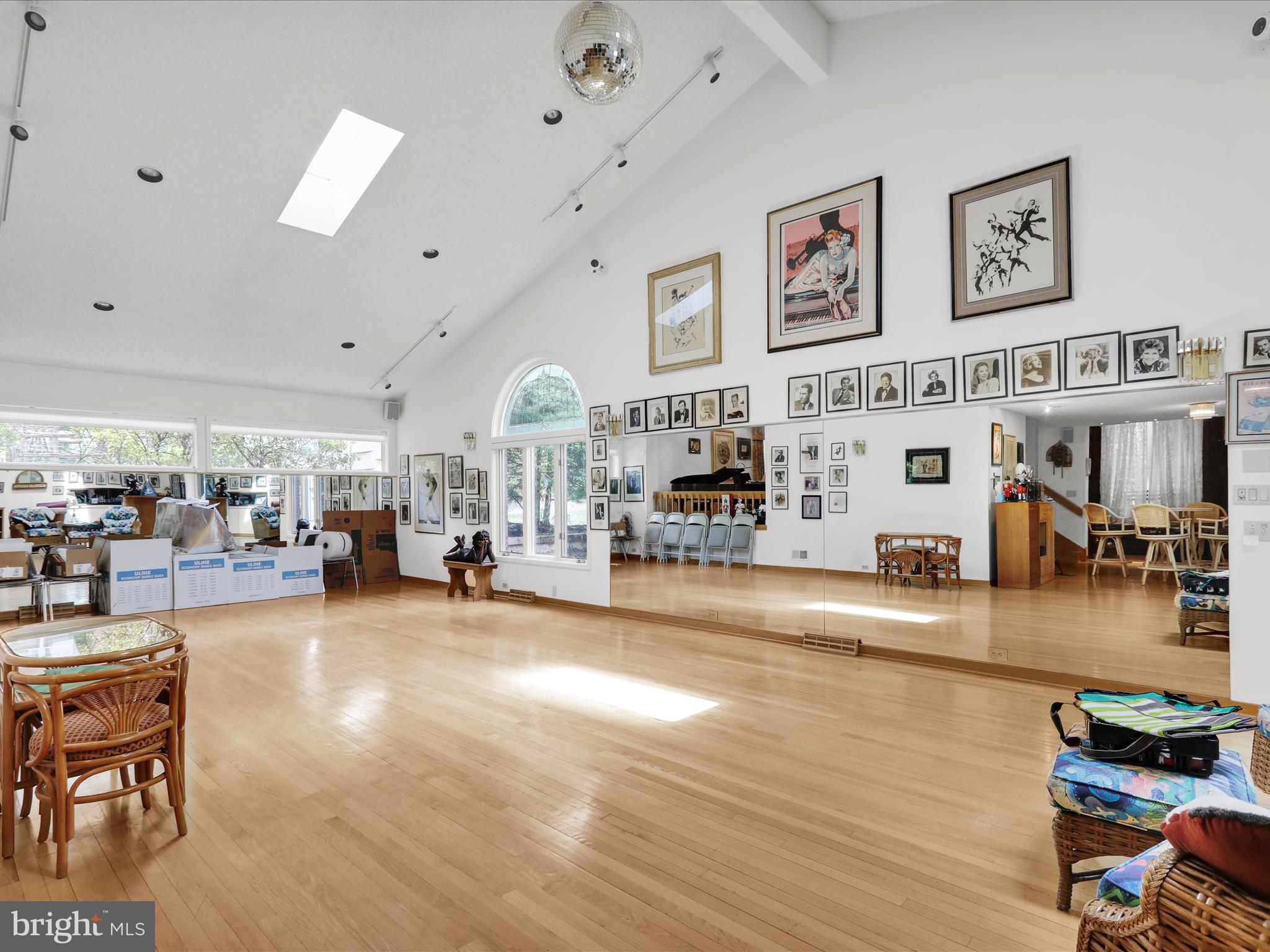 BIRDLAND - Residential