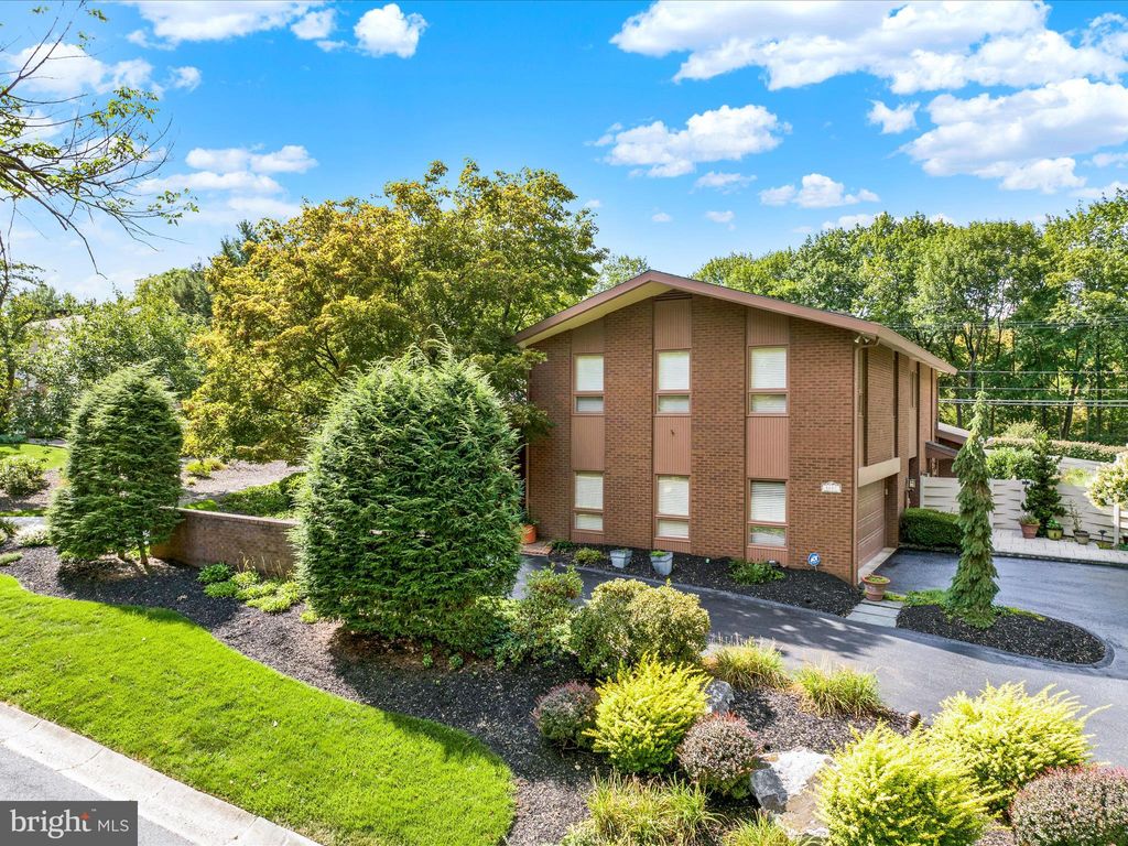 Photo of 1617 Meadowlark Rd, WYOMISSING, PA 19610 (MLS # PABK2061926)