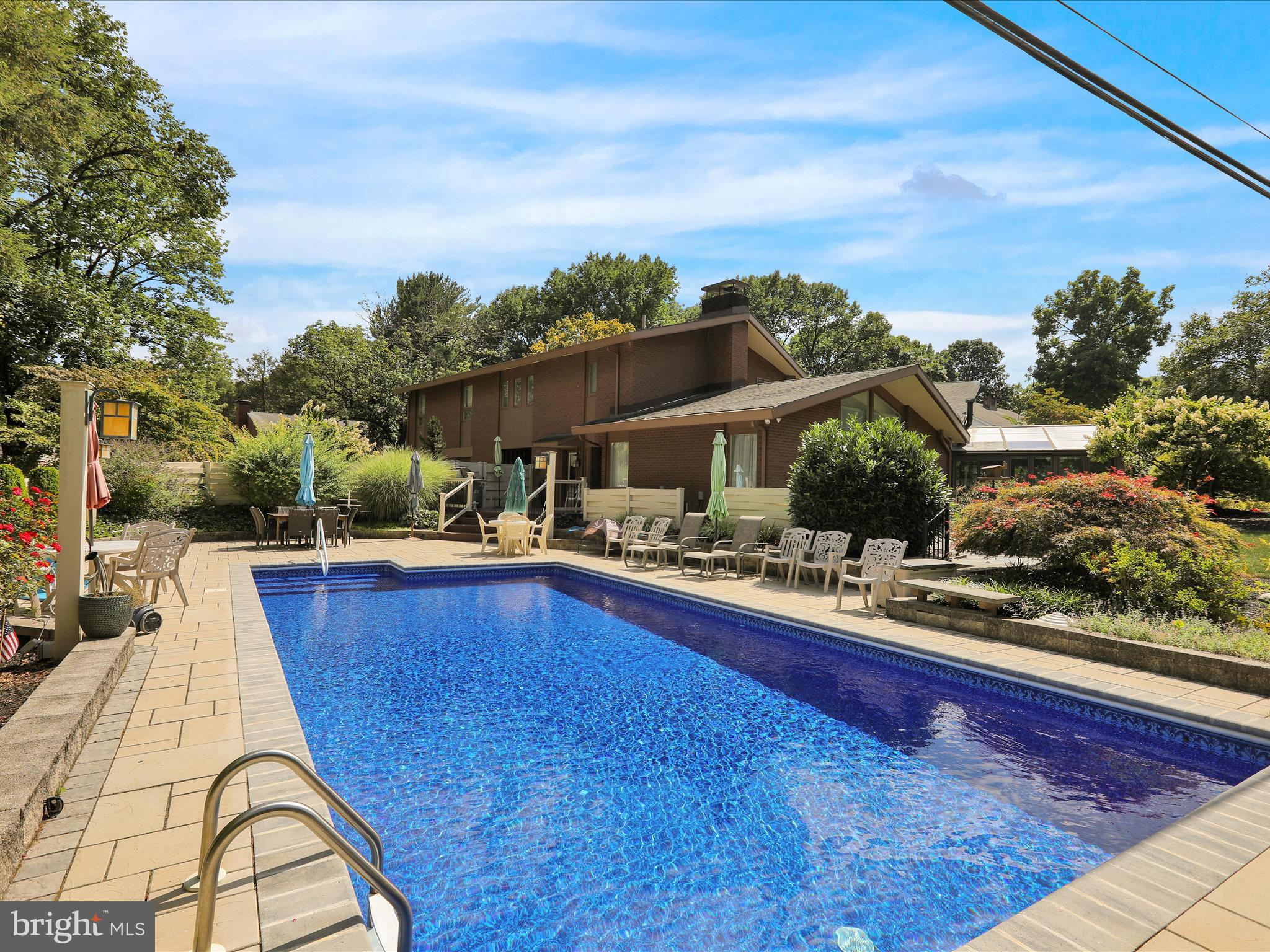 BIRDLAND - Residential