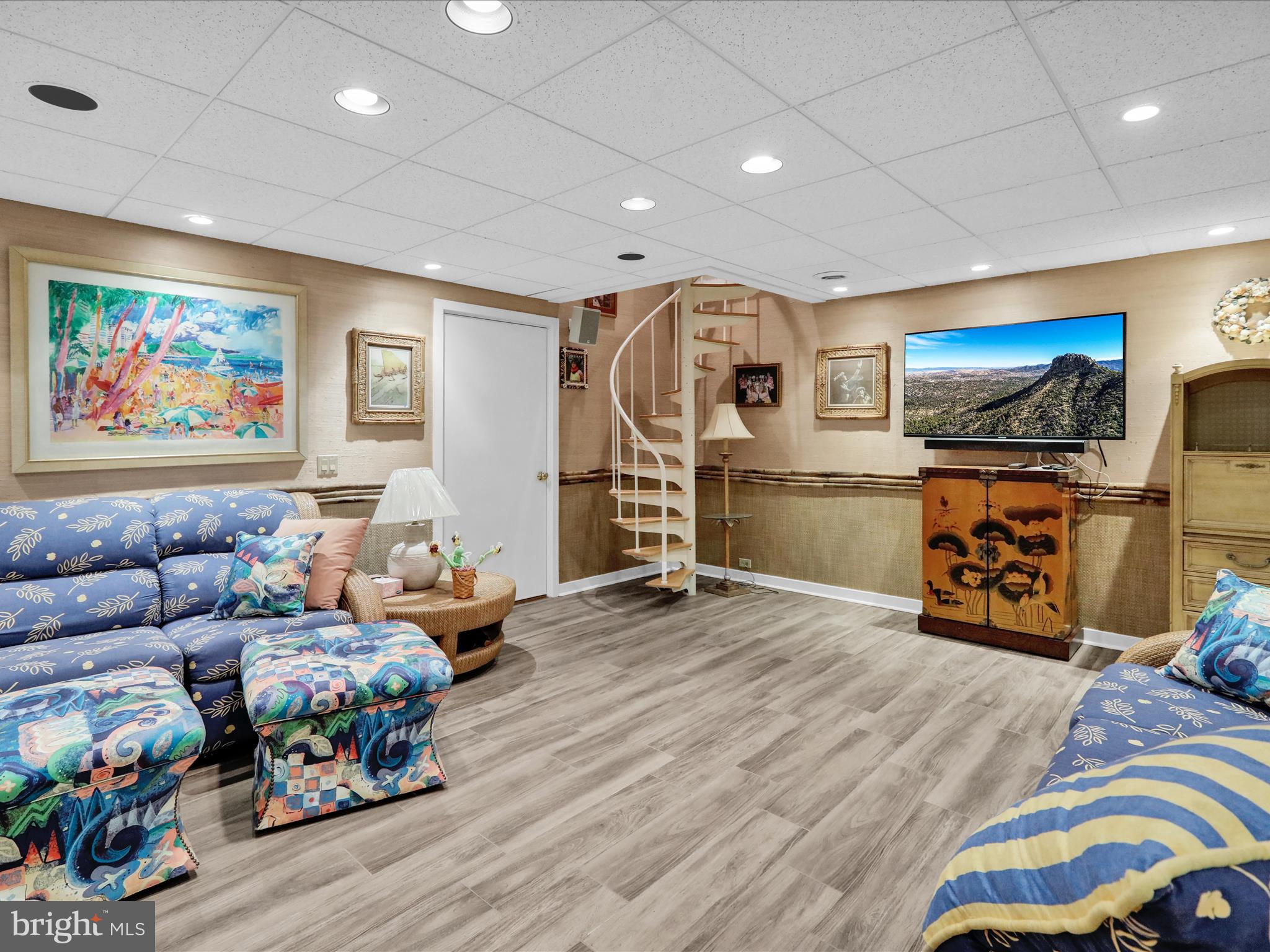 BIRDLAND - Residential