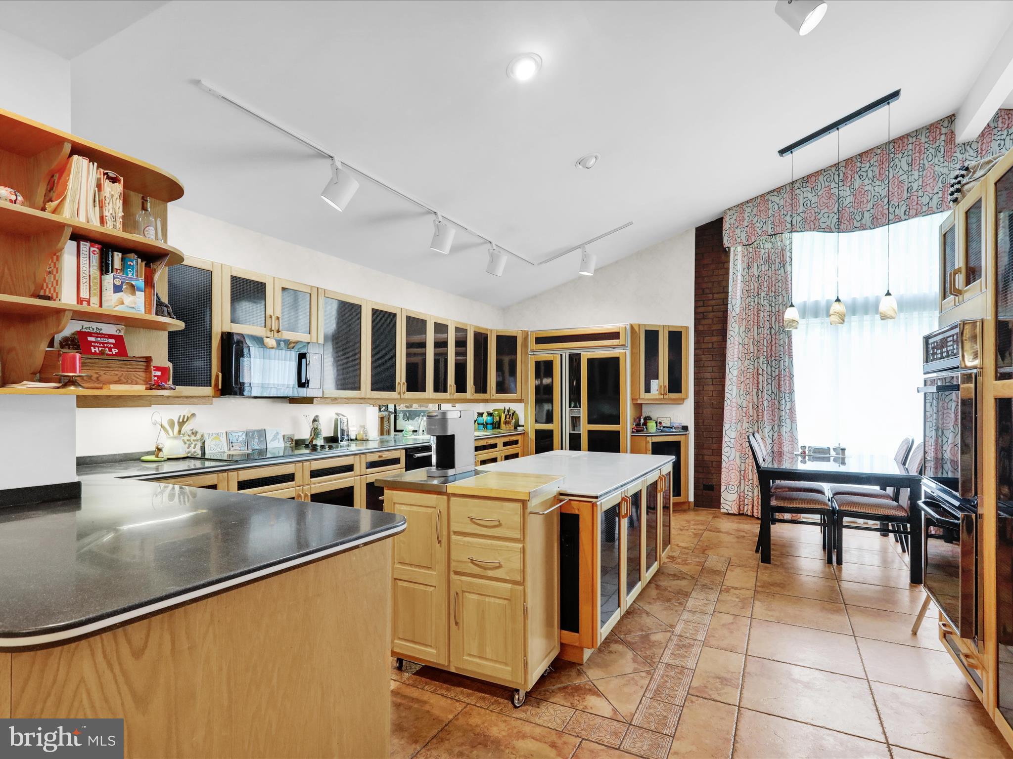 BIRDLAND - Residential