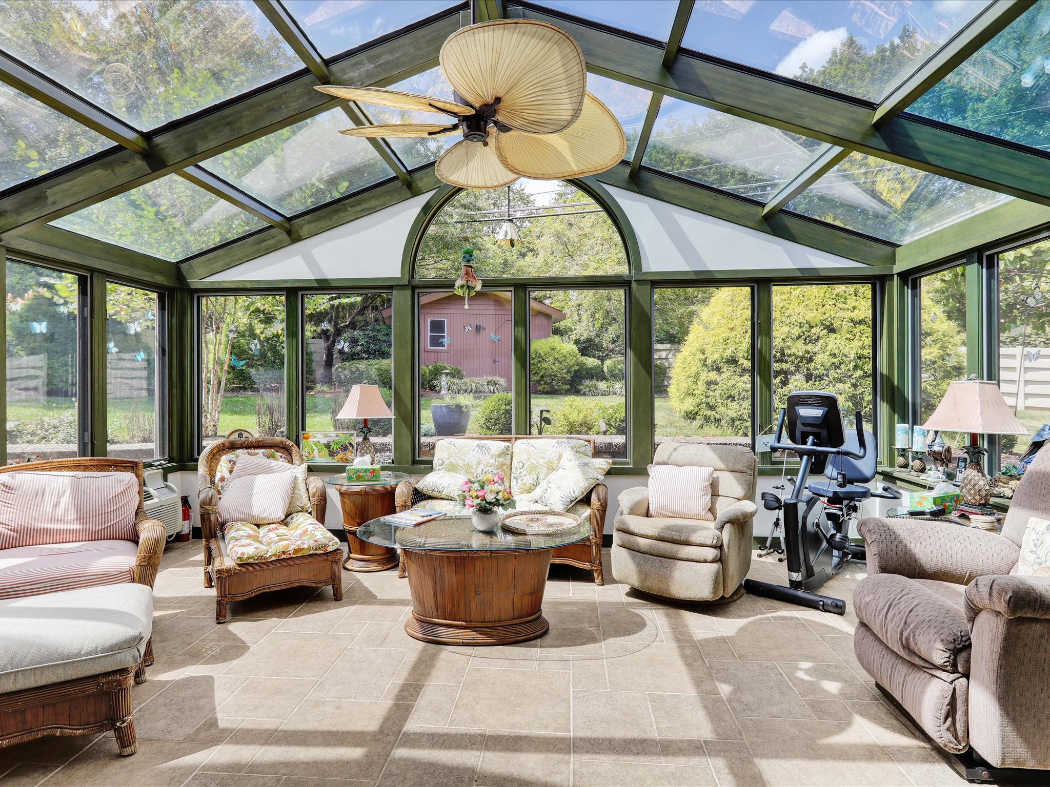 BIRDLAND - Residential