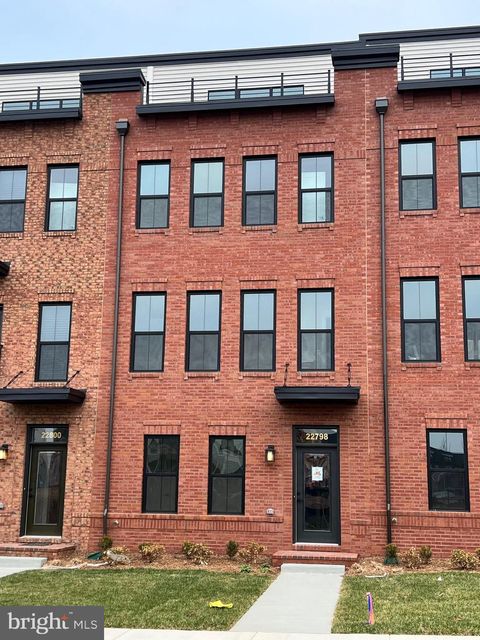 22798 TAWNY PINE BRAMBLETON VA 20148