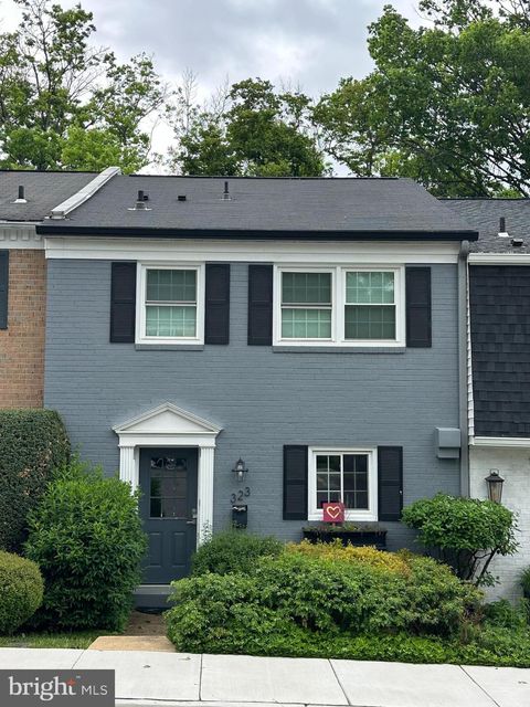 323 CENTER STREET N VIENNA VA 22180