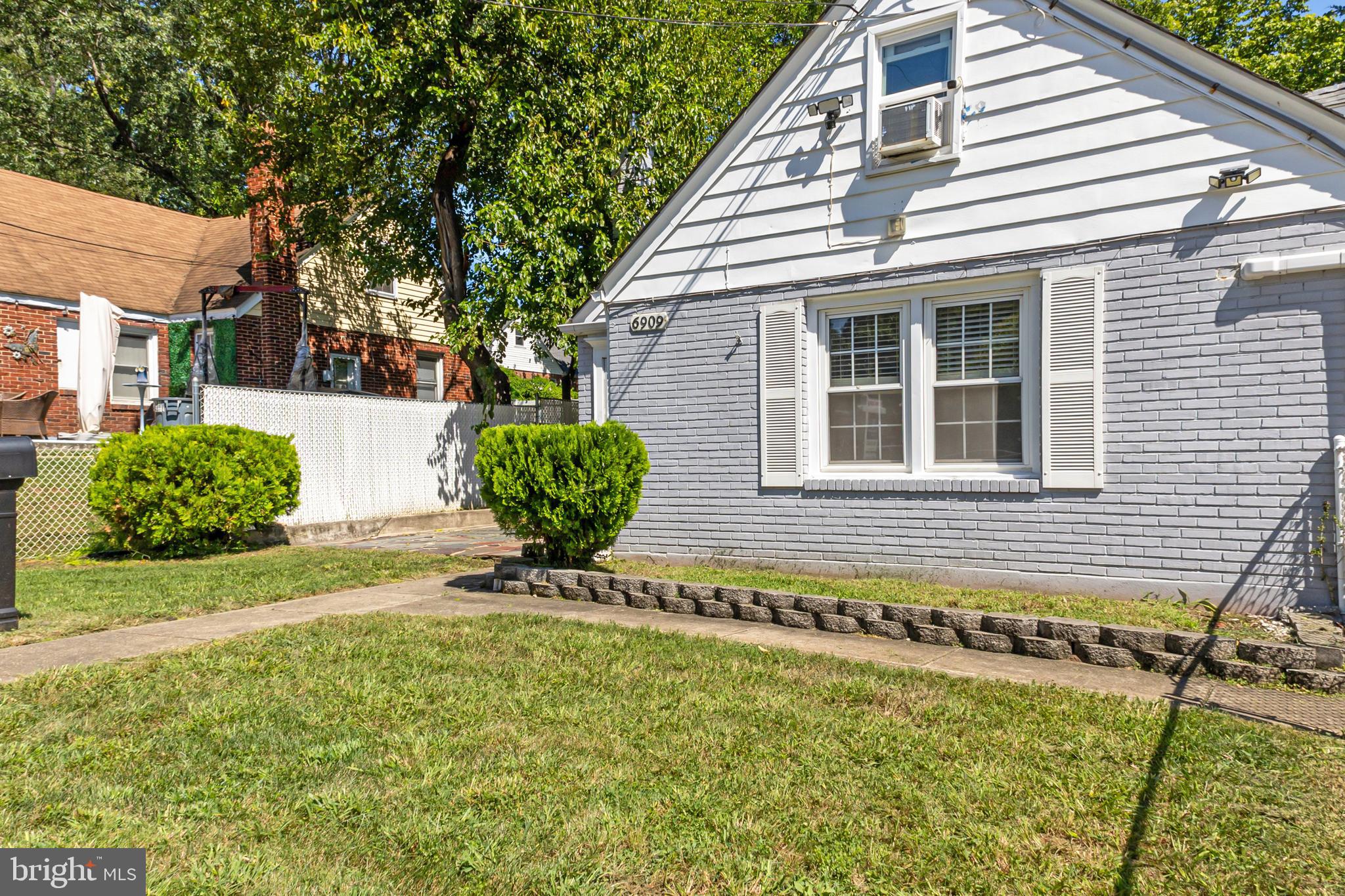 6909 STANDISH DRIVE