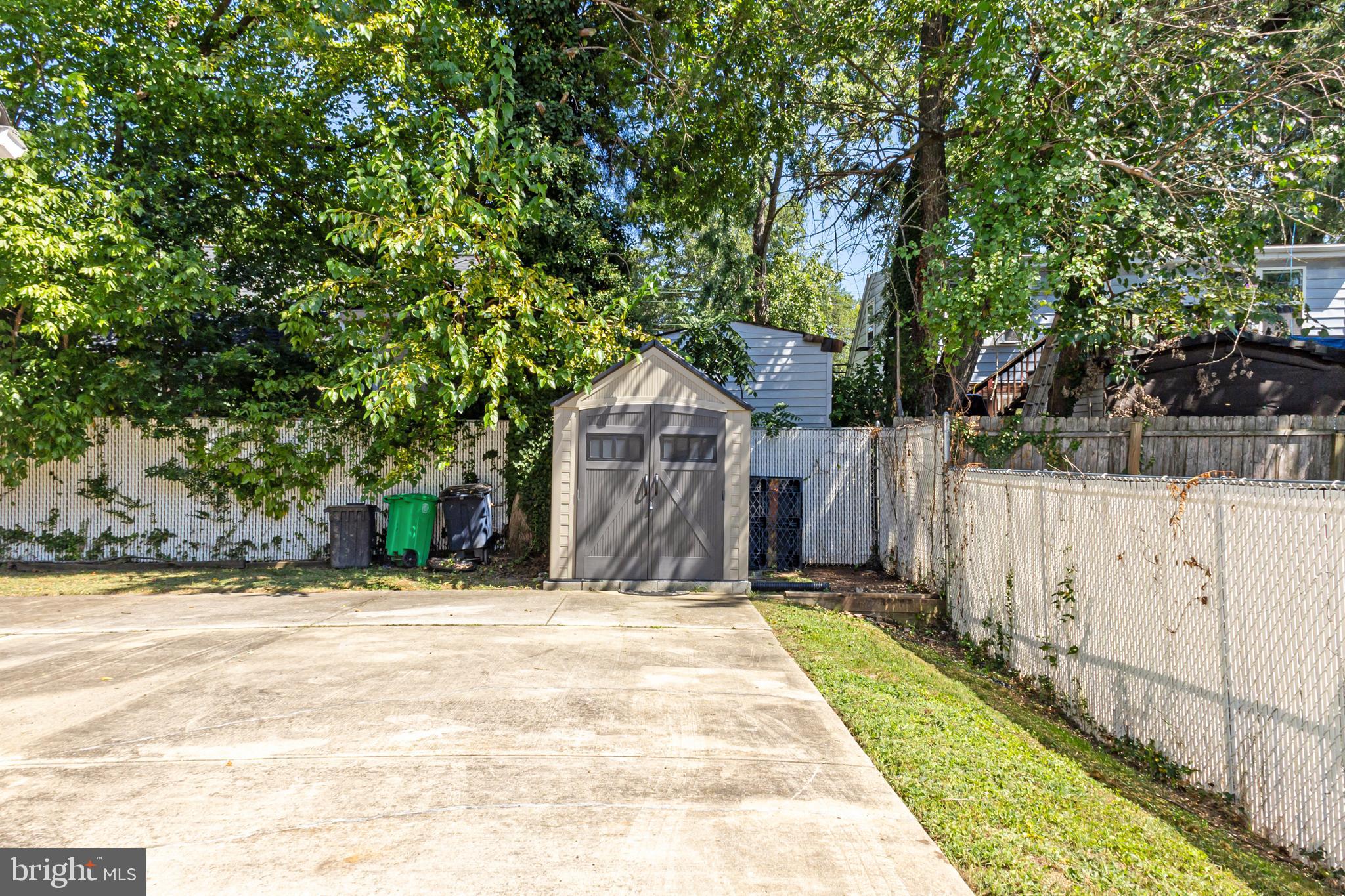 6909 STANDISH DRIVE