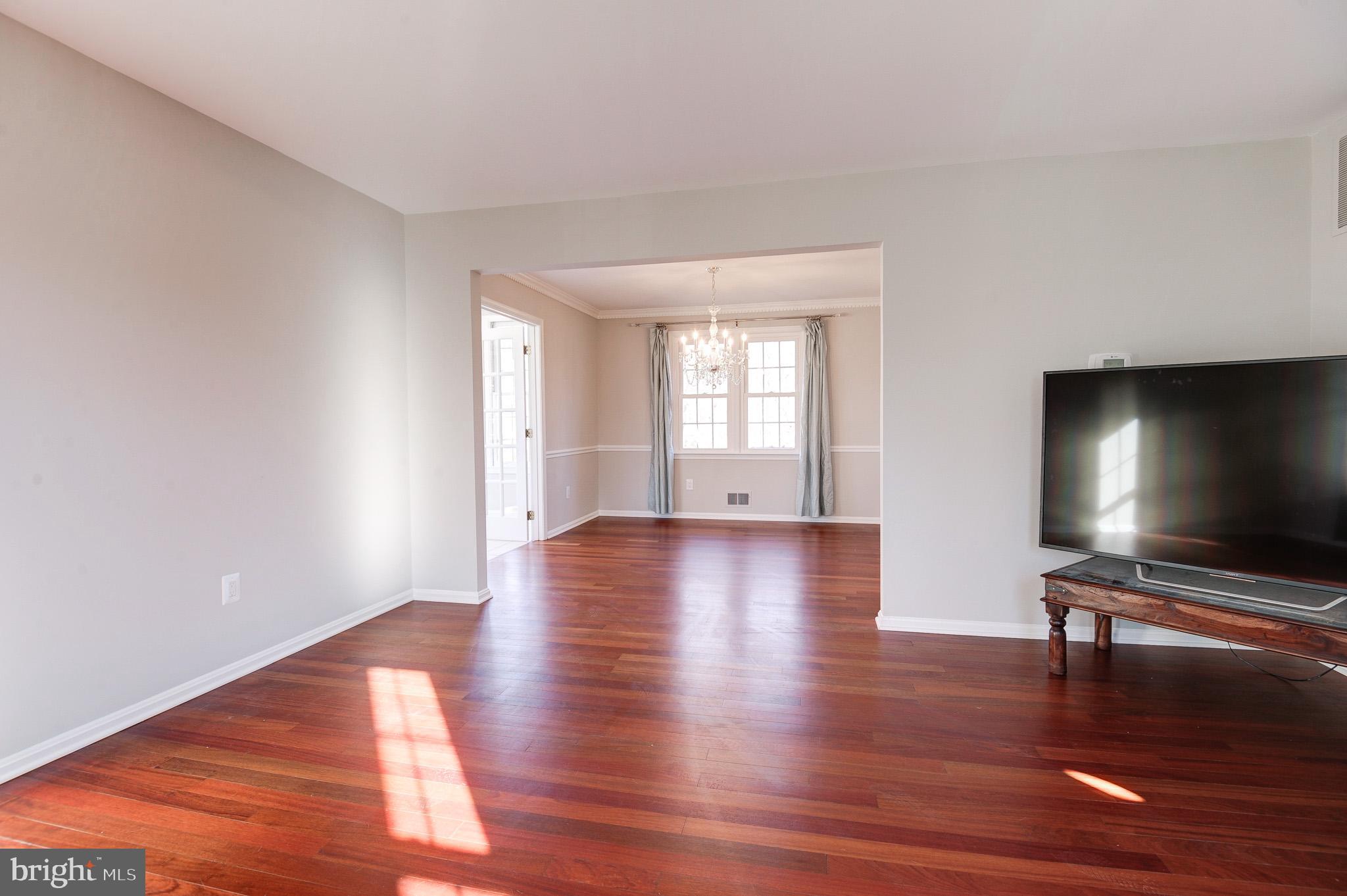 HOLLY KNOLL - Residential