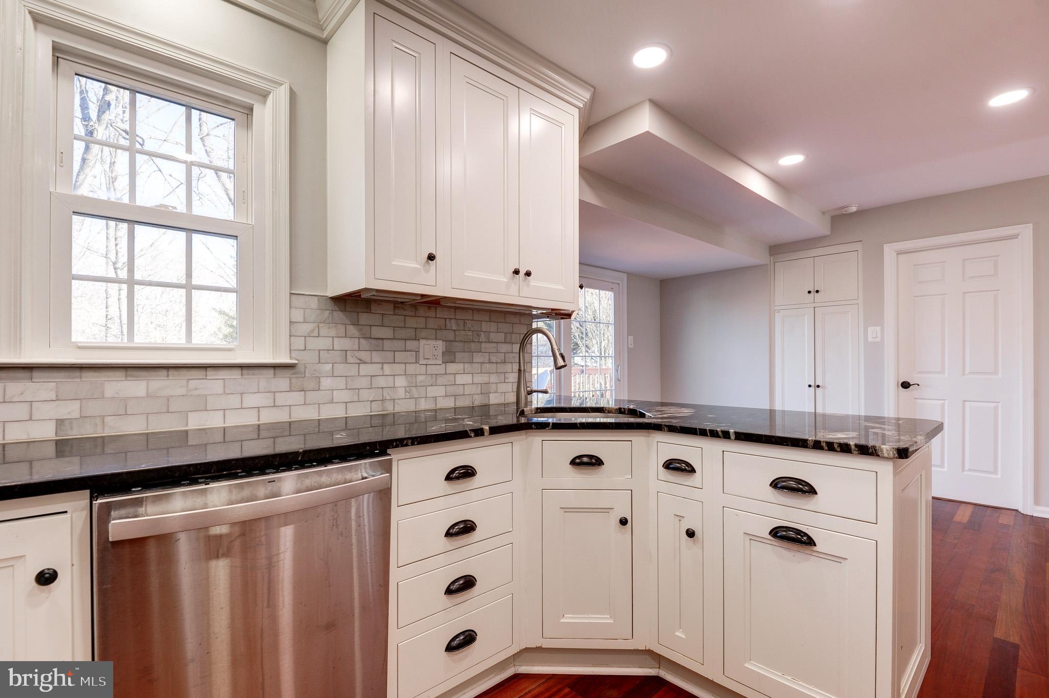 HOLLY KNOLL - Residential