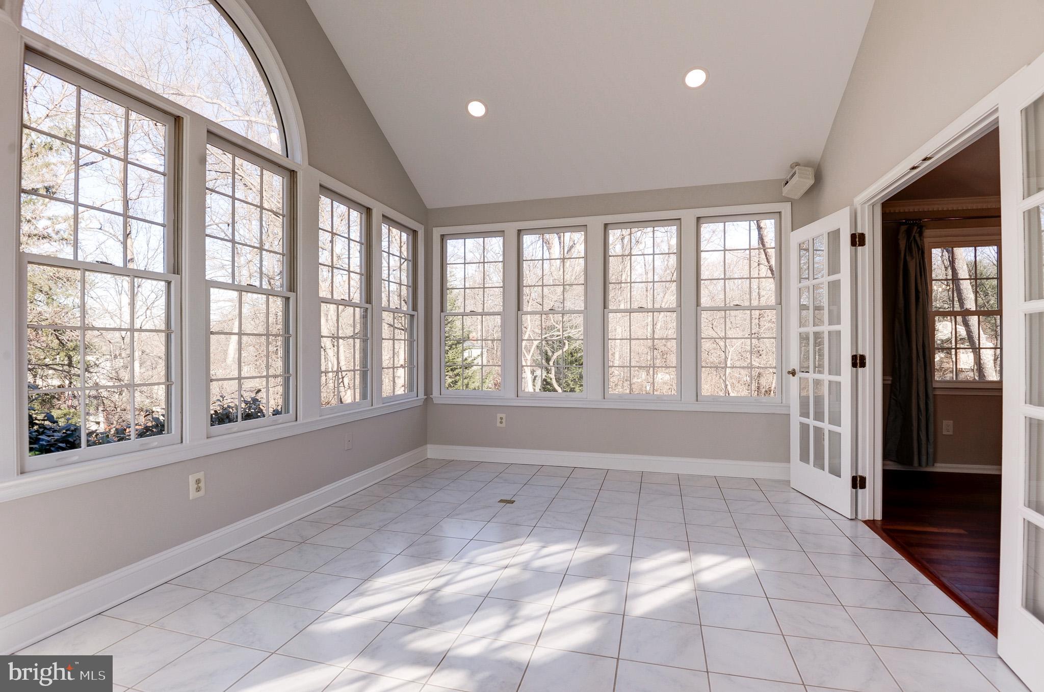 HOLLY KNOLL - Residential