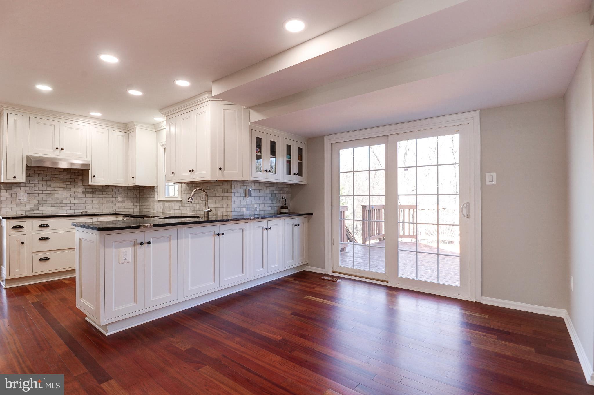 HOLLY KNOLL - Residential