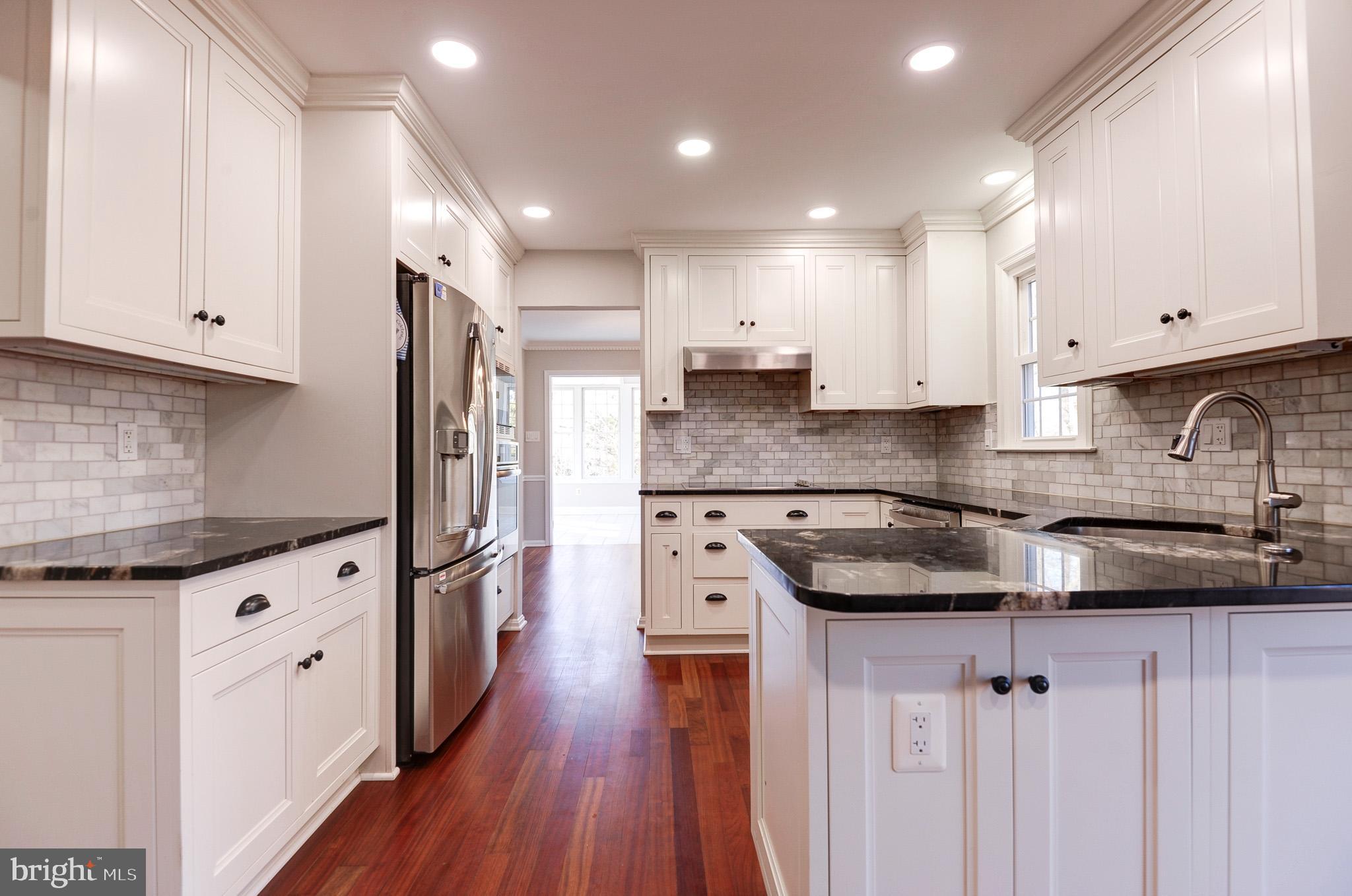 HOLLY KNOLL - Residential