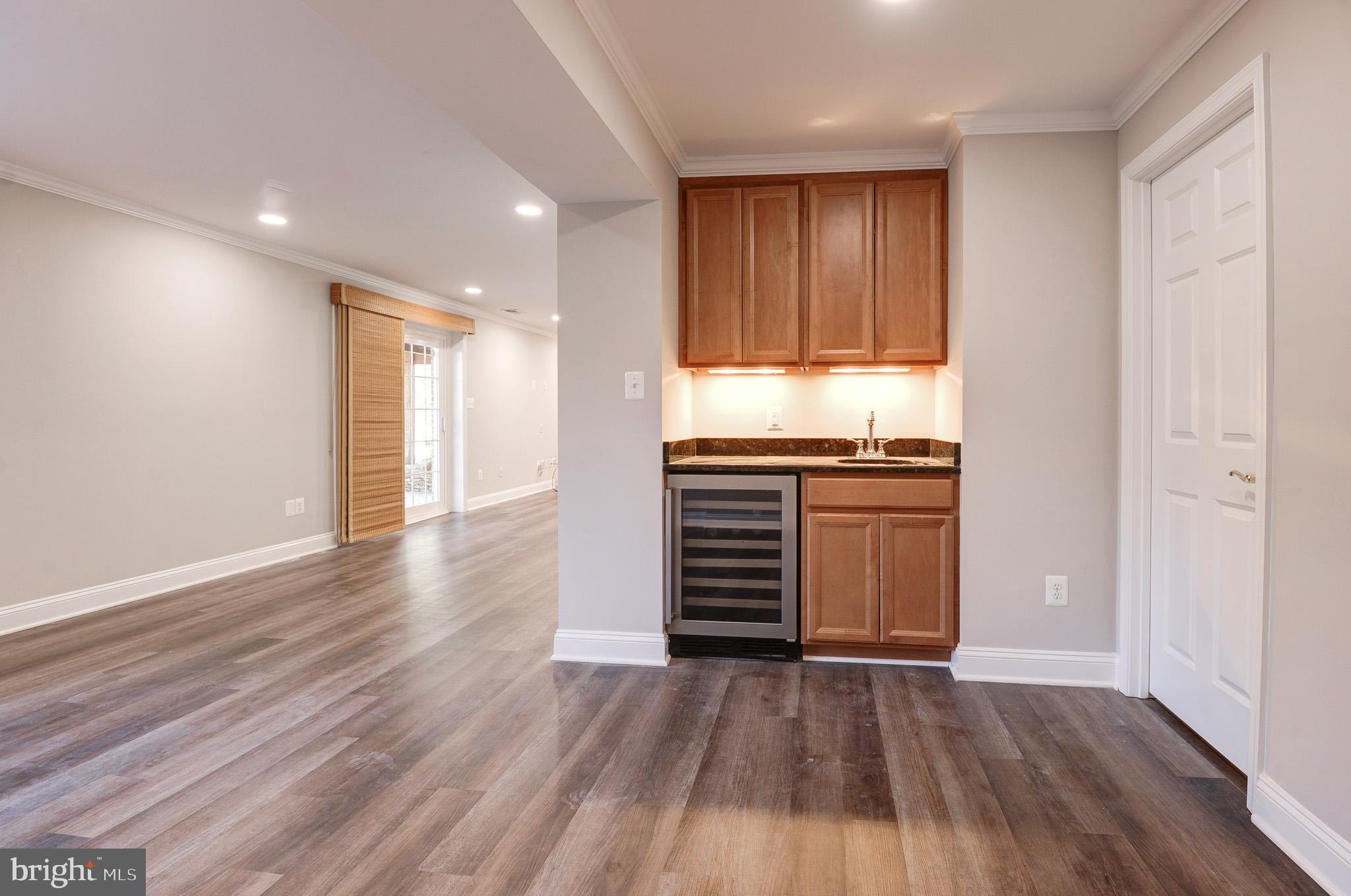 HOLLY KNOLL - Residential