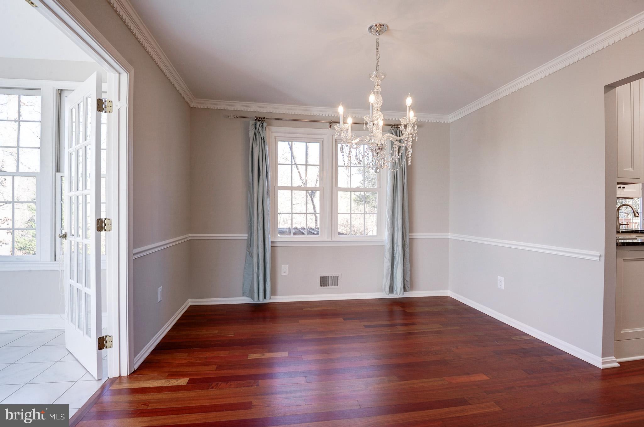 HOLLY KNOLL - Residential