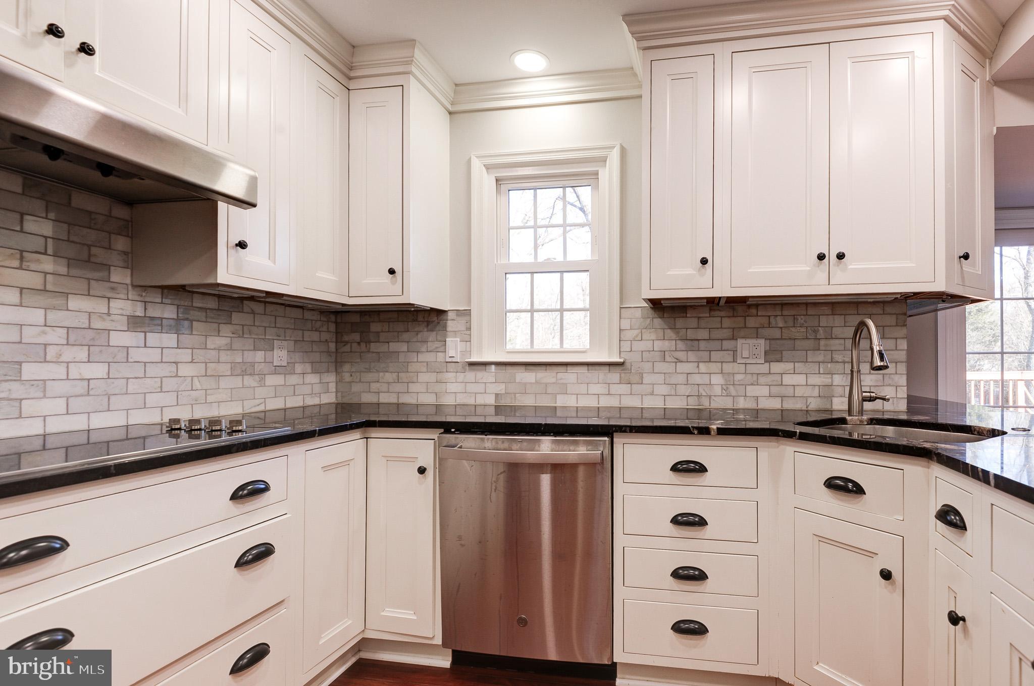 HOLLY KNOLL - Residential