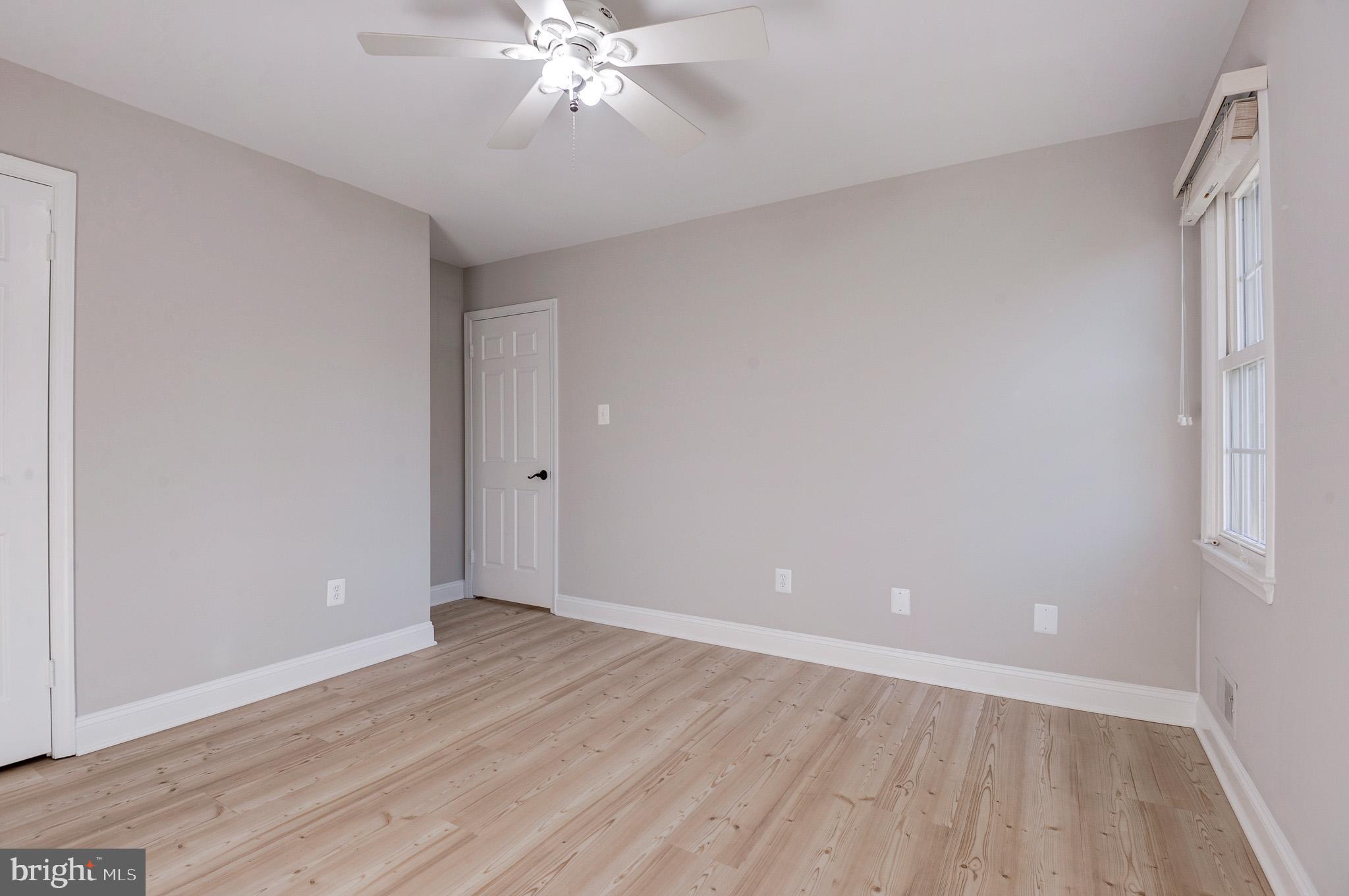 HOLLY KNOLL - Residential