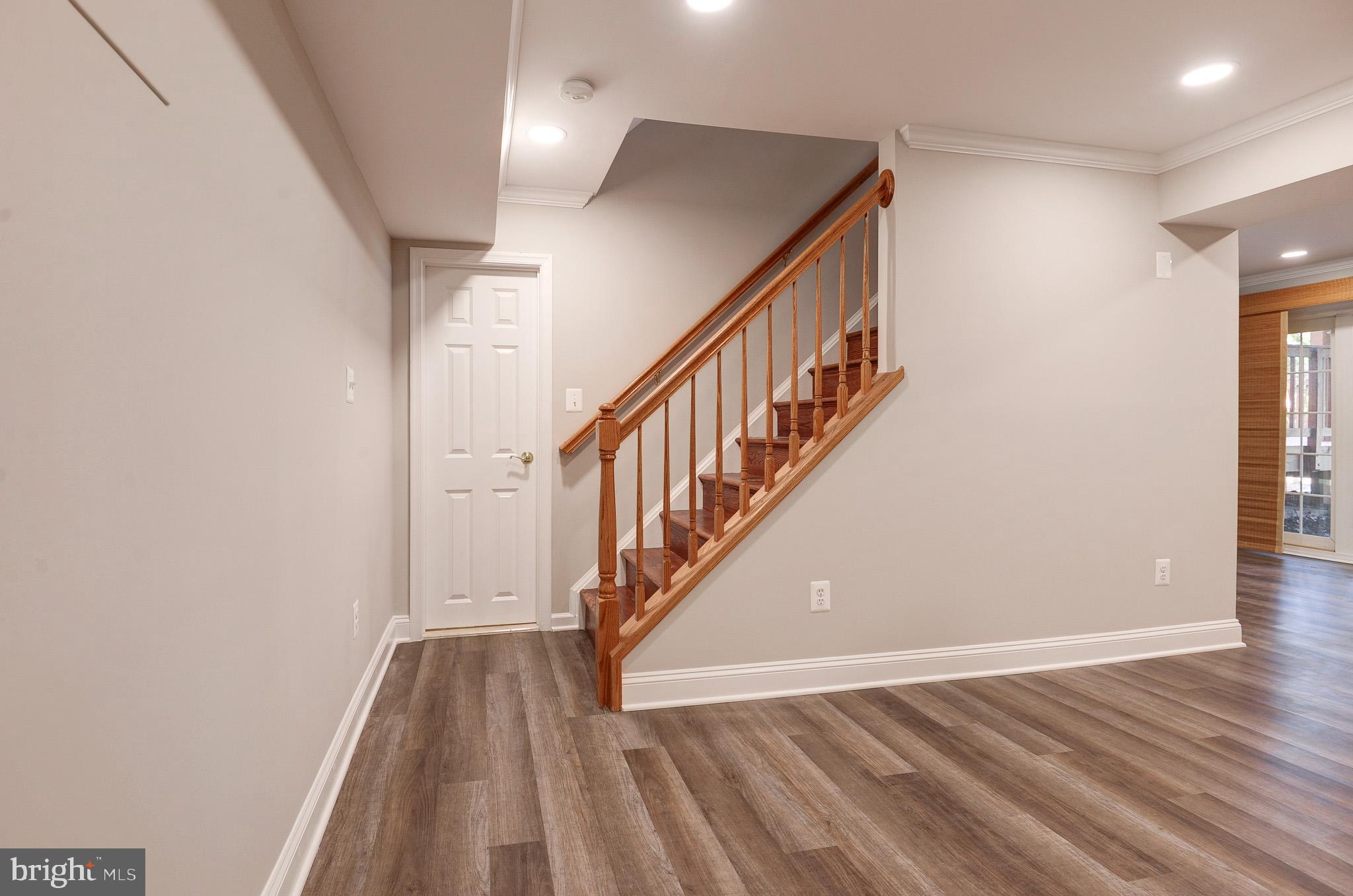 HOLLY KNOLL - Residential