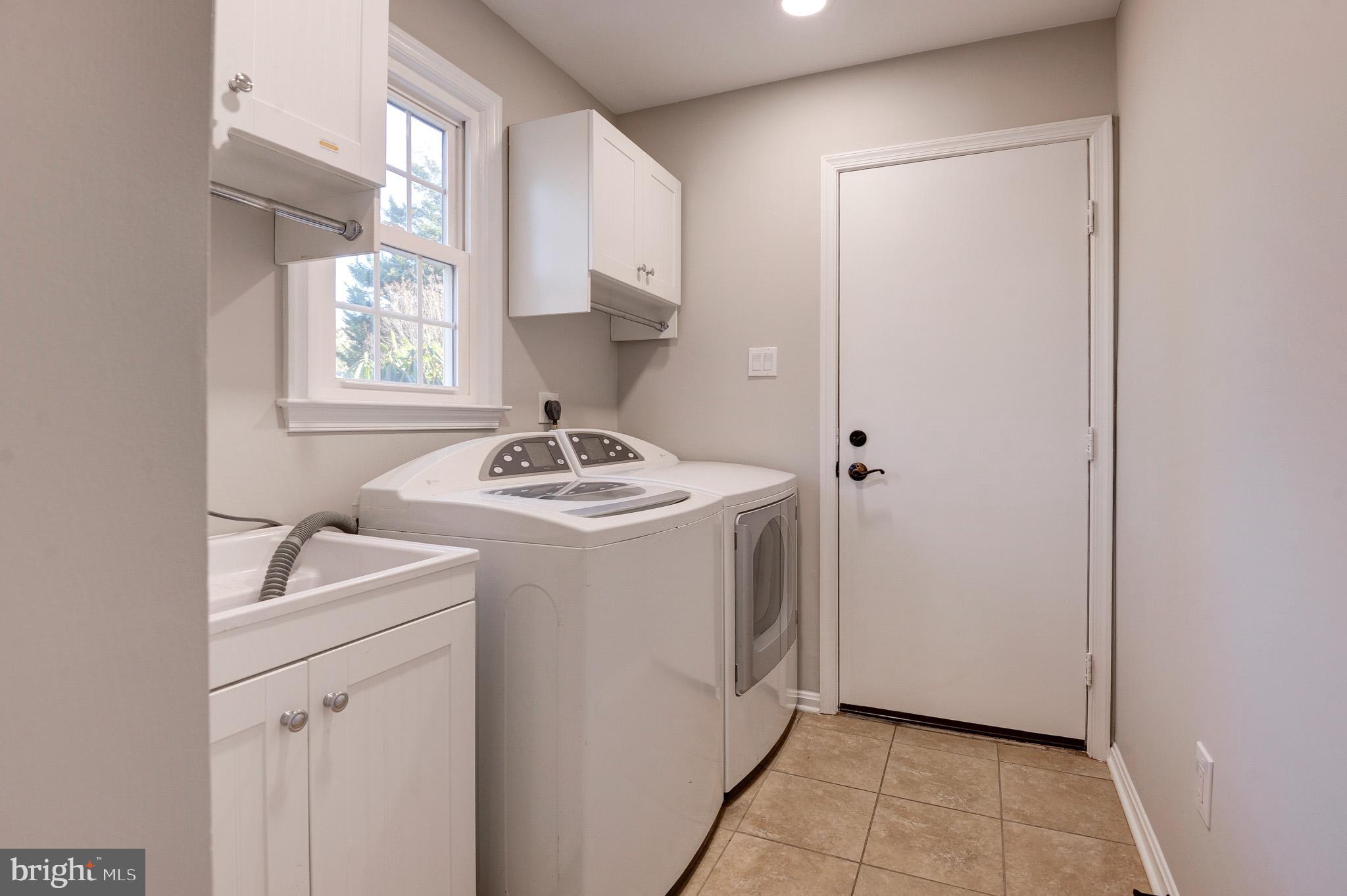 HOLLY KNOLL - Residential